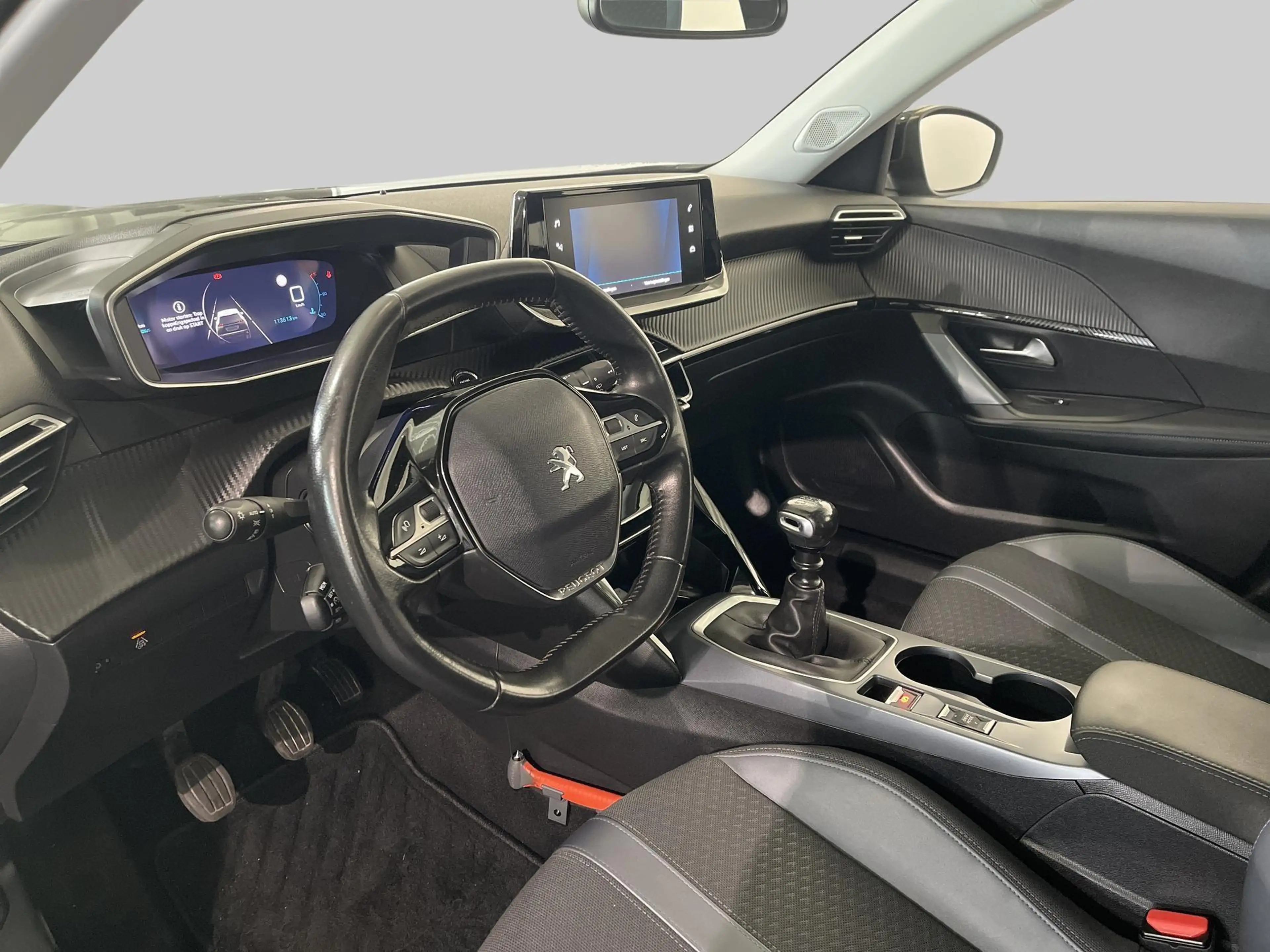 Peugeot 2008 1.2 PureTech Allure — photo 4