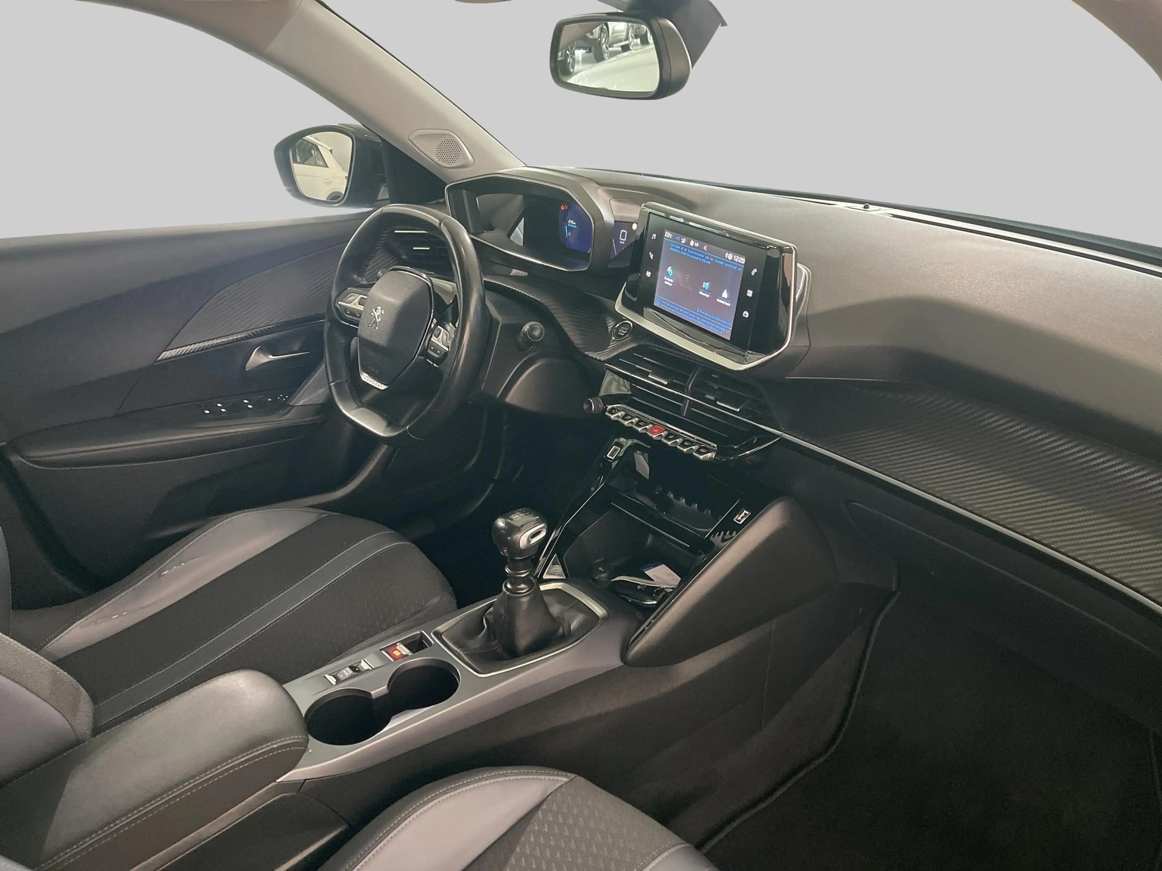 Peugeot 2008 1.2 PureTech Allure — photo 13