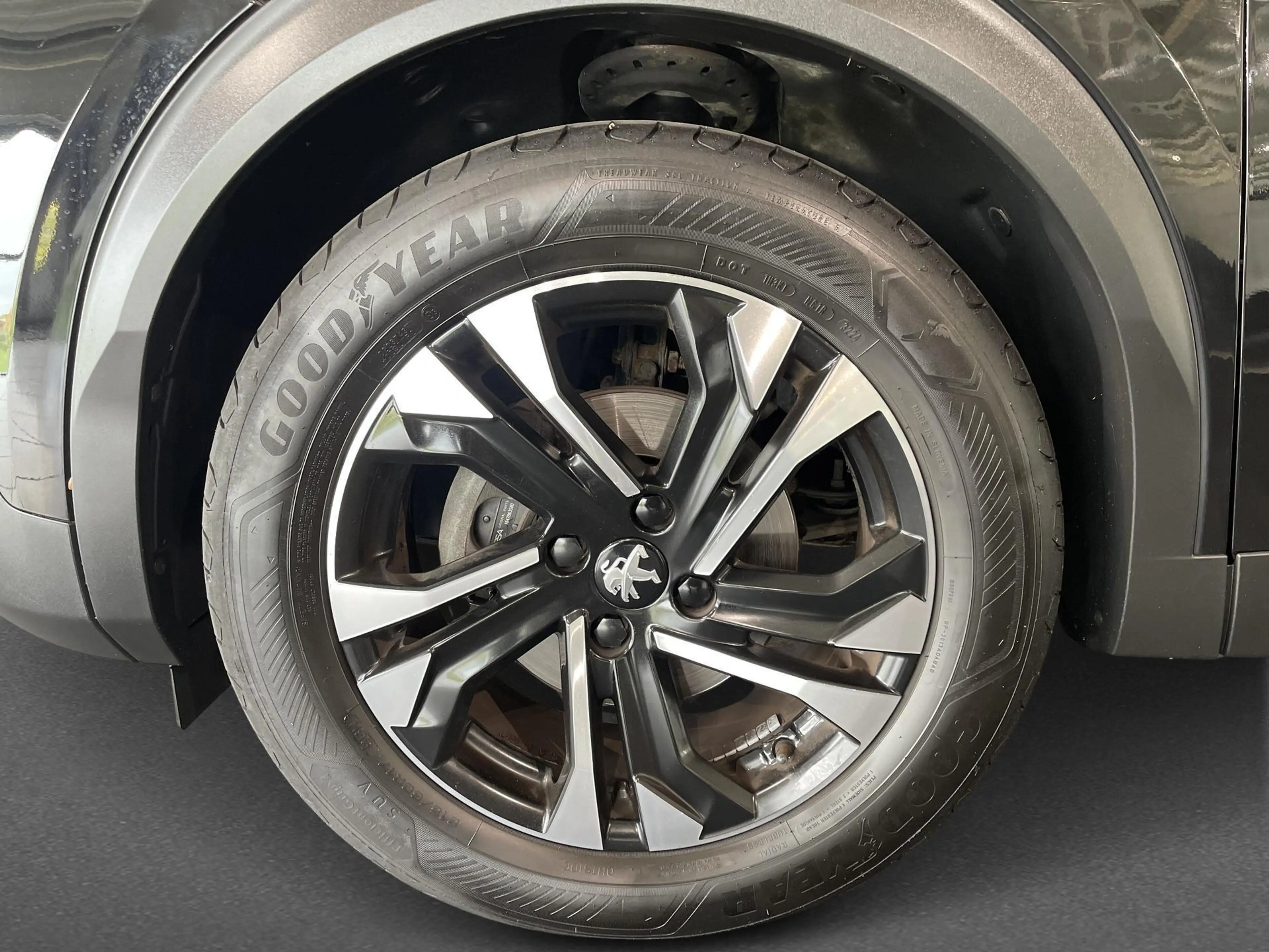 Peugeot 2008 1.2 PureTech Allure — photo 11