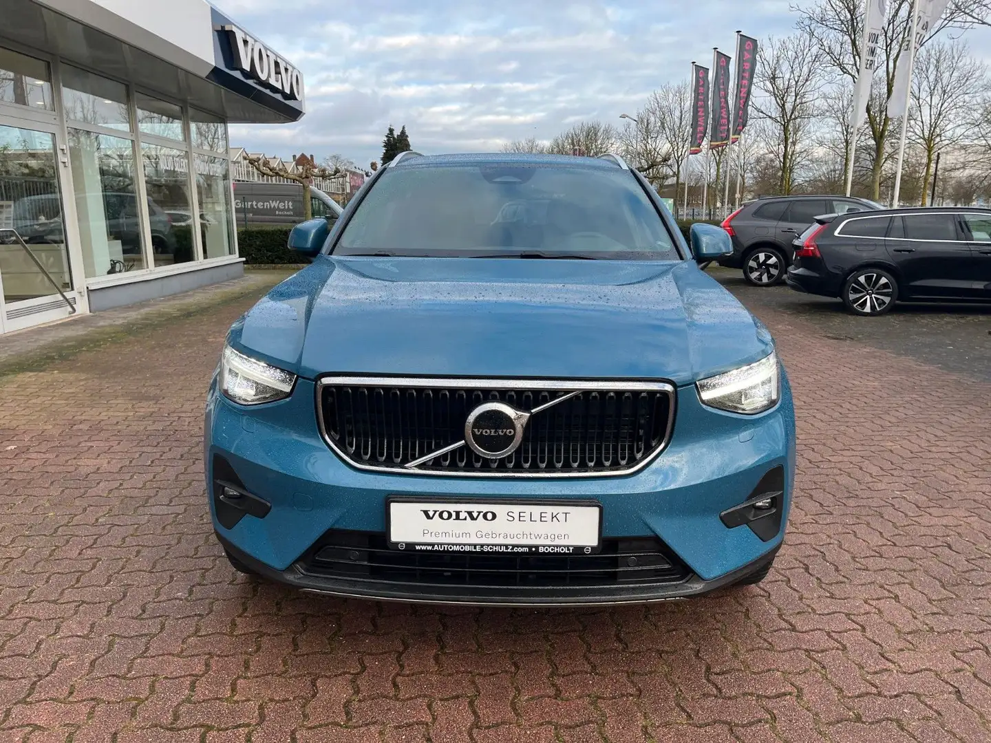 Volvo XC40 B3 Core DCT Blau - 2