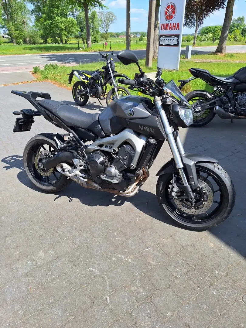 Yamaha MT-09 Grijs - 2