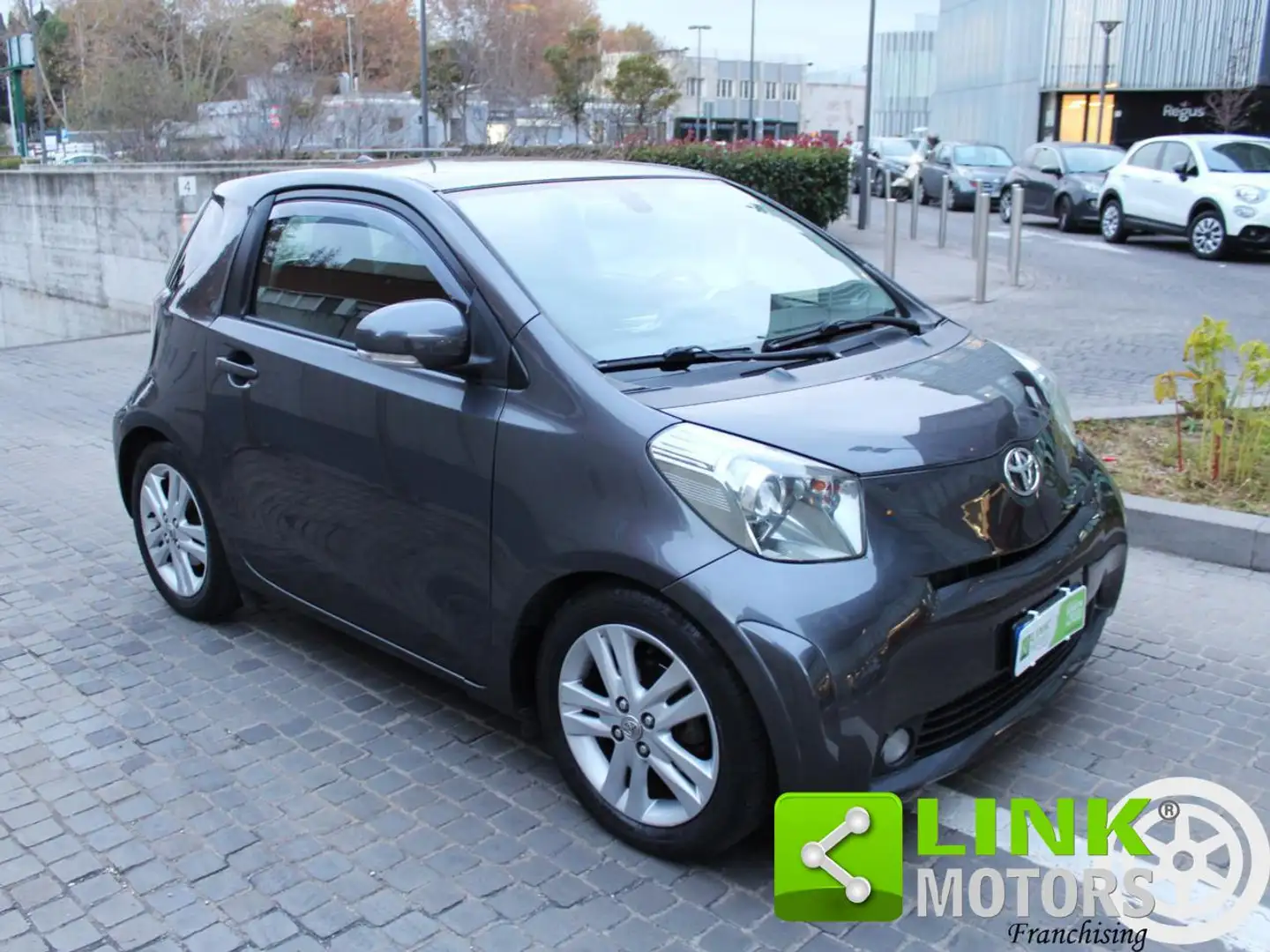 Toyota iQ 1.3 executive/keyless /clima aut/scarico sport Gris - 2