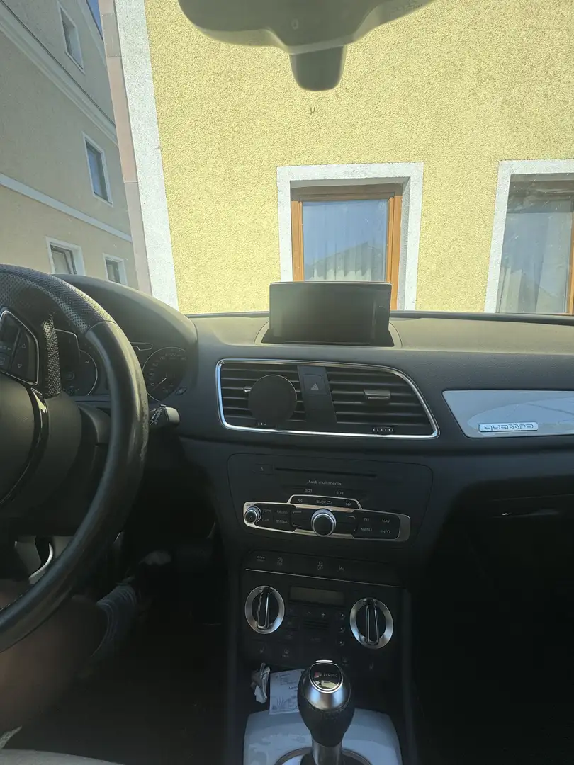 Audi Q3 2,0 TDI quattro White Edition S-tronic - 2