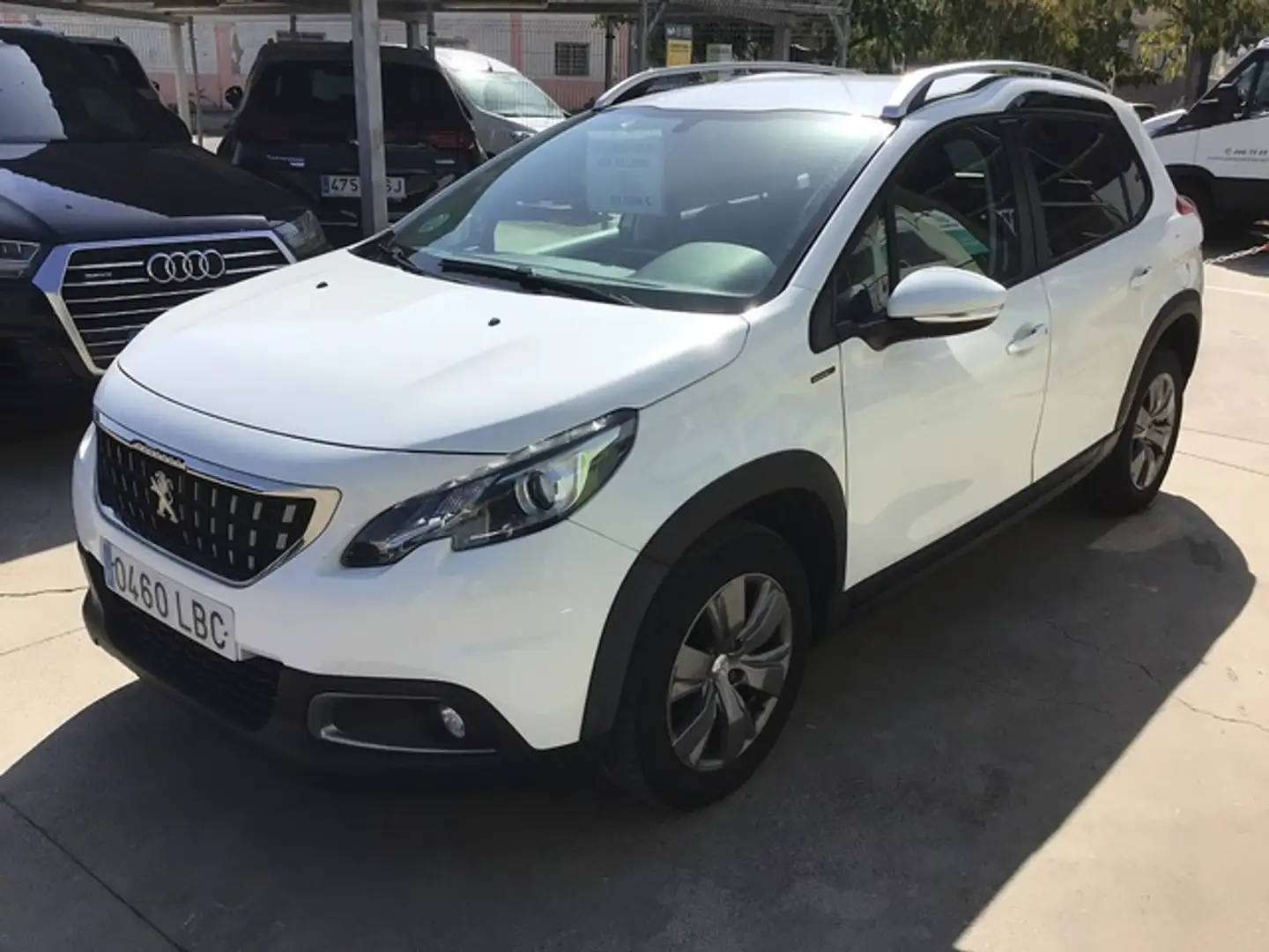 Peugeot 2008 1.5 BlueHDI S&S Allure 100 Weiß - 2