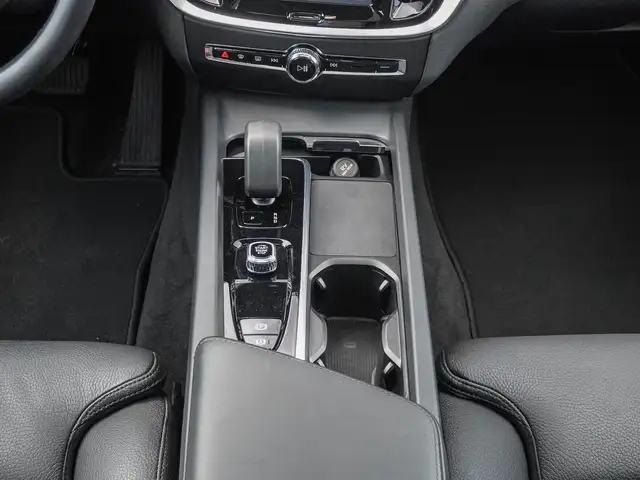 Volvo V60 Cross Country view 13