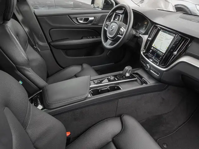 Volvo V60 Cross Country view 8