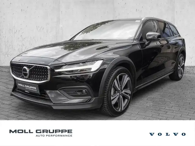2024 Volvo V60 Cross Country in Black for sale