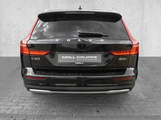 Volvo V60 Cross Country view 5