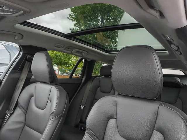 Volvo V60 Cross Country view 7