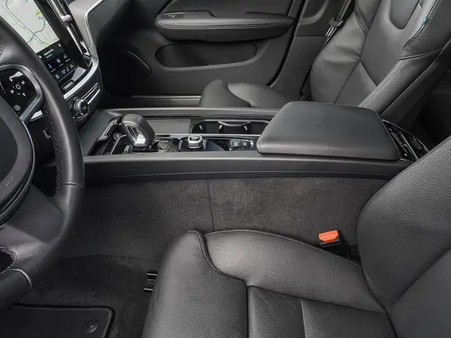 Volvo V60 Cross Country view 14