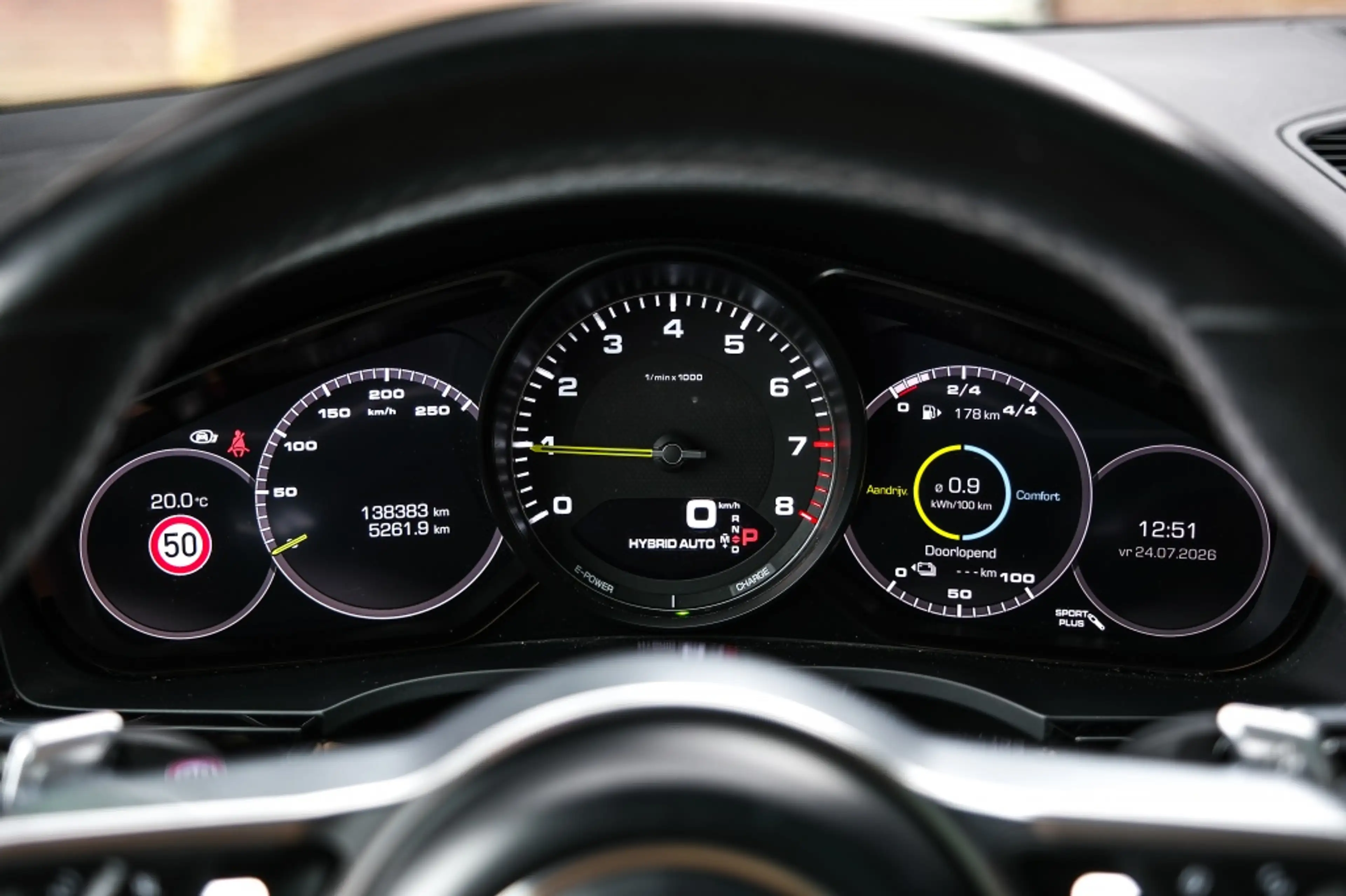 Porsche Cayenne 3.0 E-Hybrid — photo 5