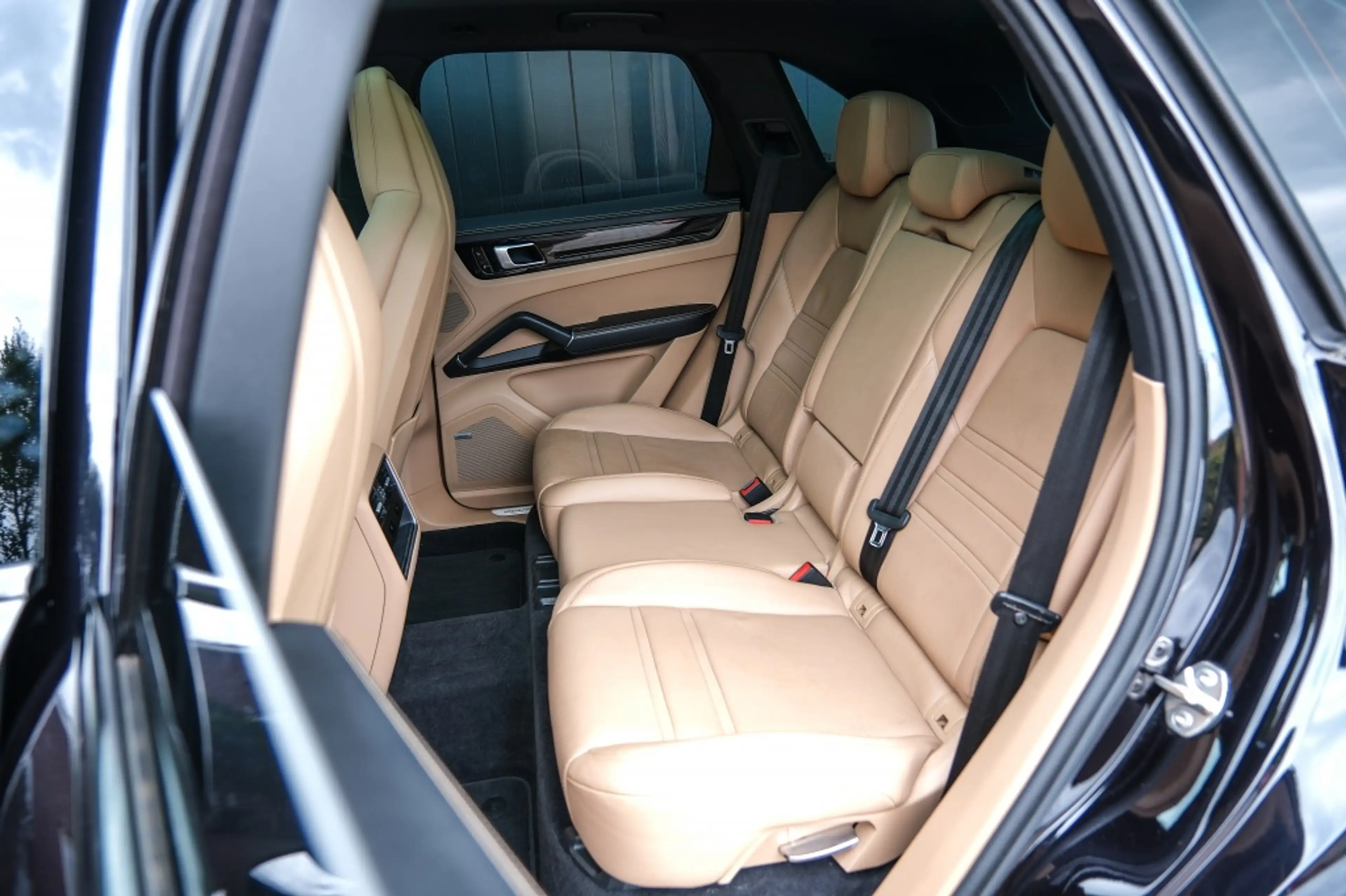 Porsche Cayenne 3.0 E-Hybrid — photo 9