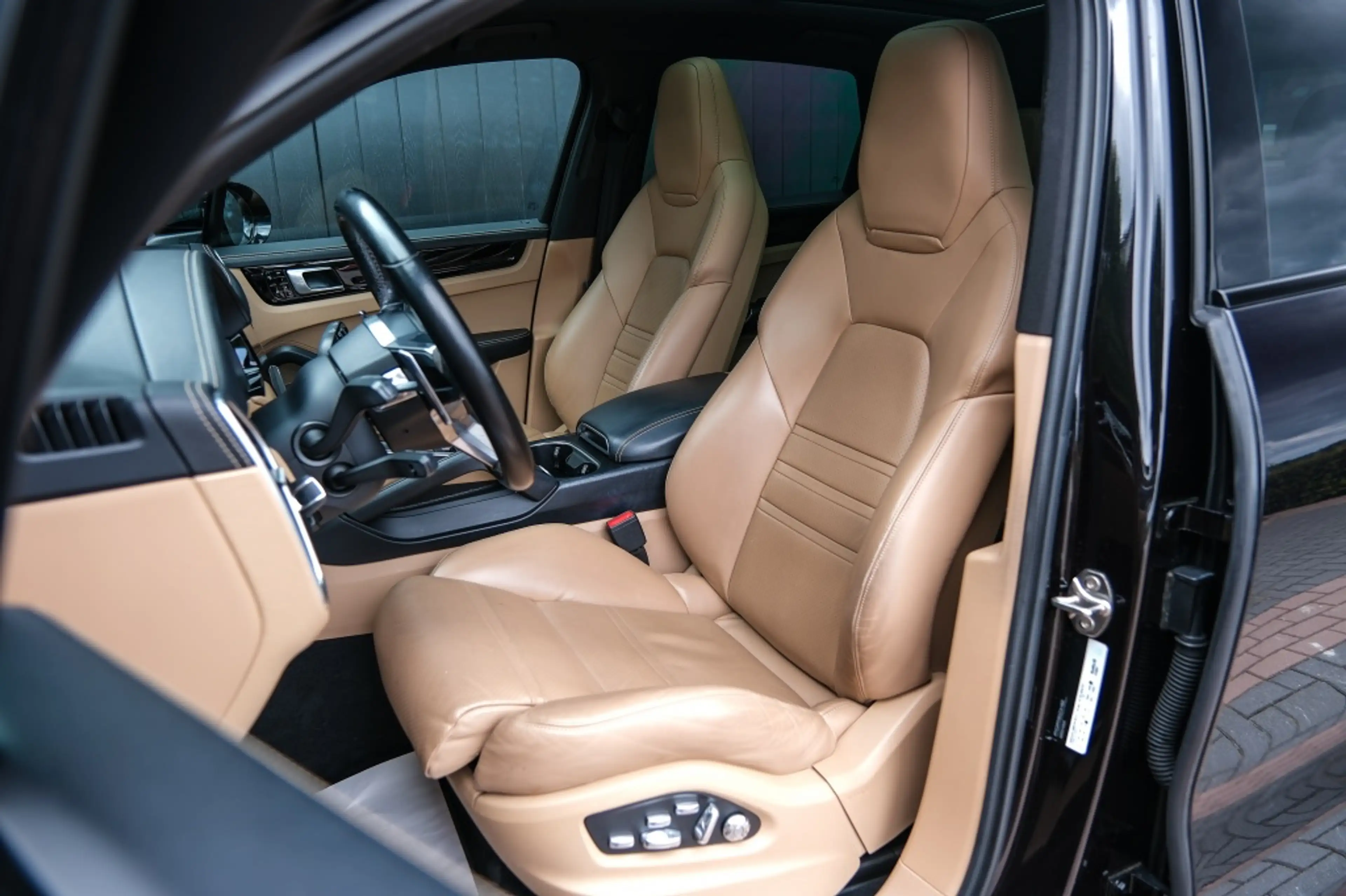 Porsche Cayenne 3.0 E-Hybrid — photo 2