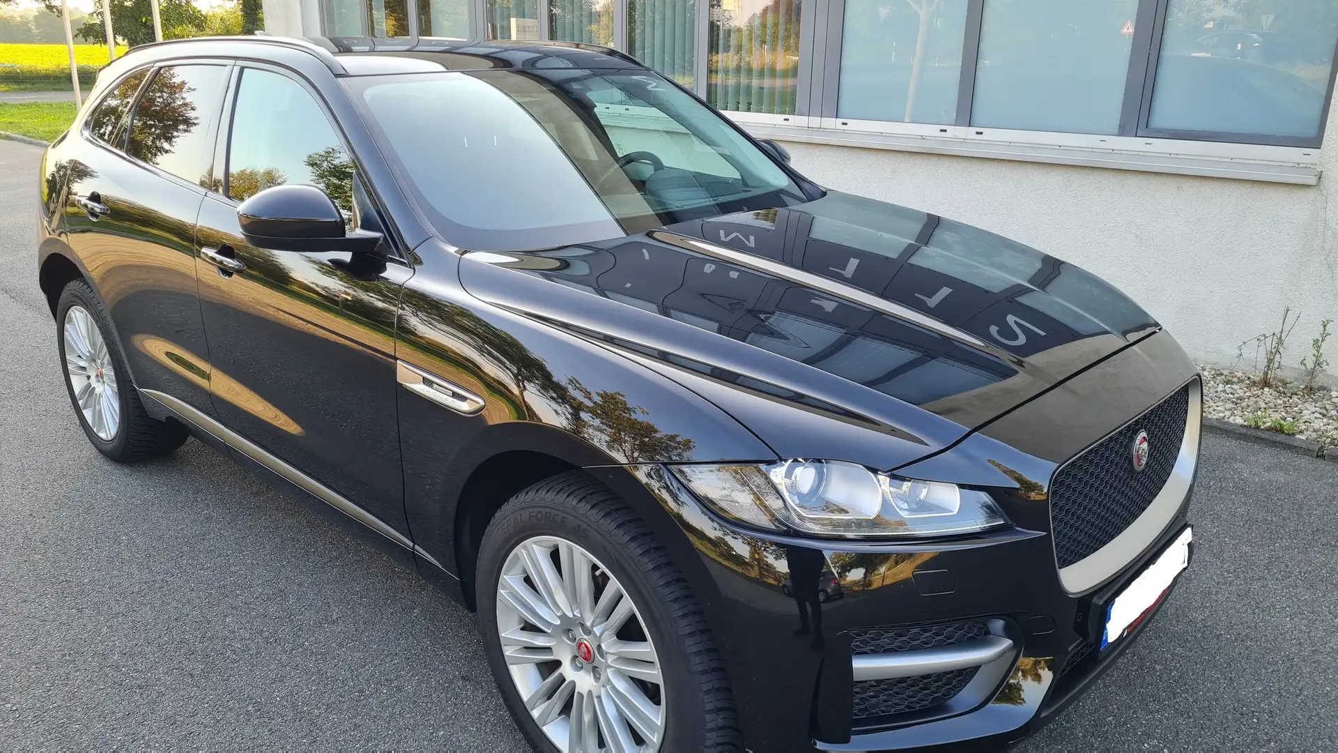 Jaguar F-Pace R-Sport AWD Voll Austattung Schwarz - 2