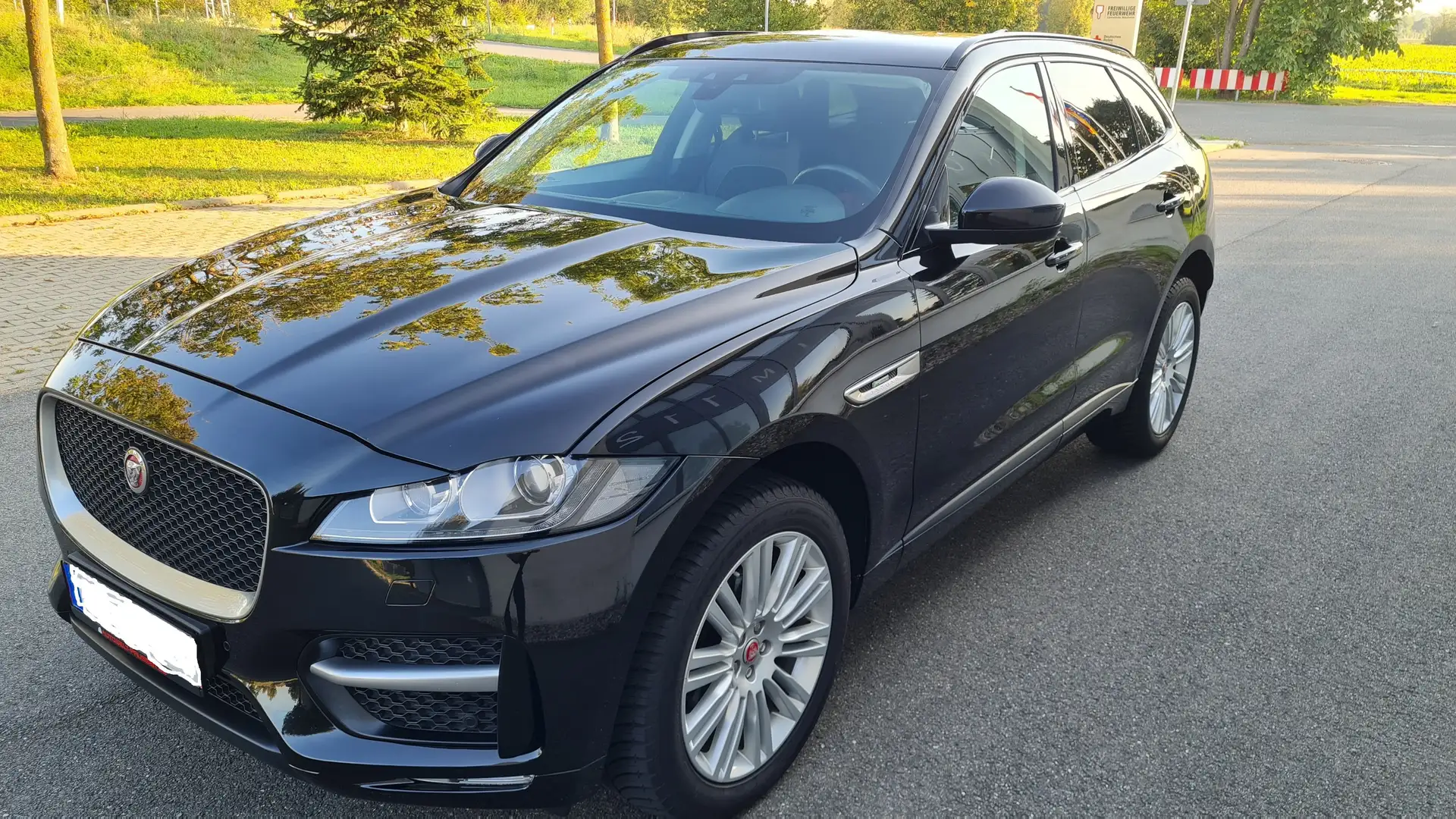 Jaguar F-Pace R-Sport AWD Voll Austattung Schwarz - 1