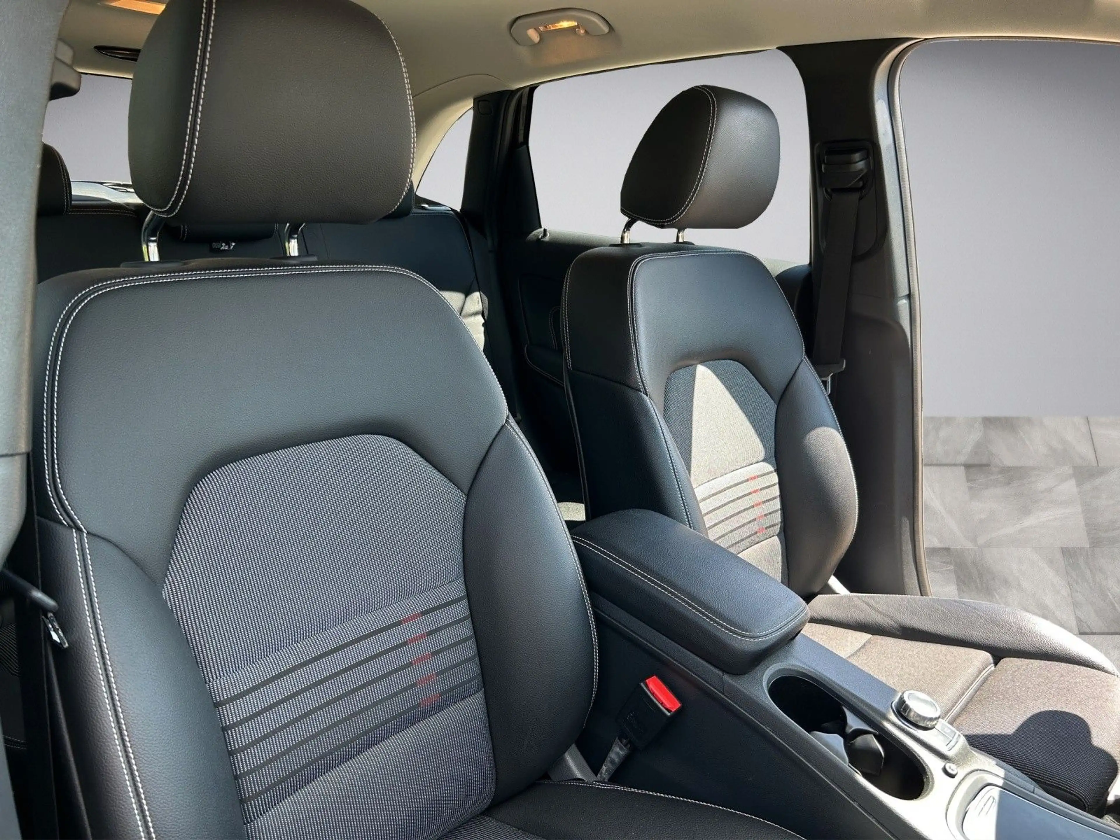 Mercedes-Benz B 200 d AUT KeyLess KlimaA LED Navi PDC ParkAss — photo 11