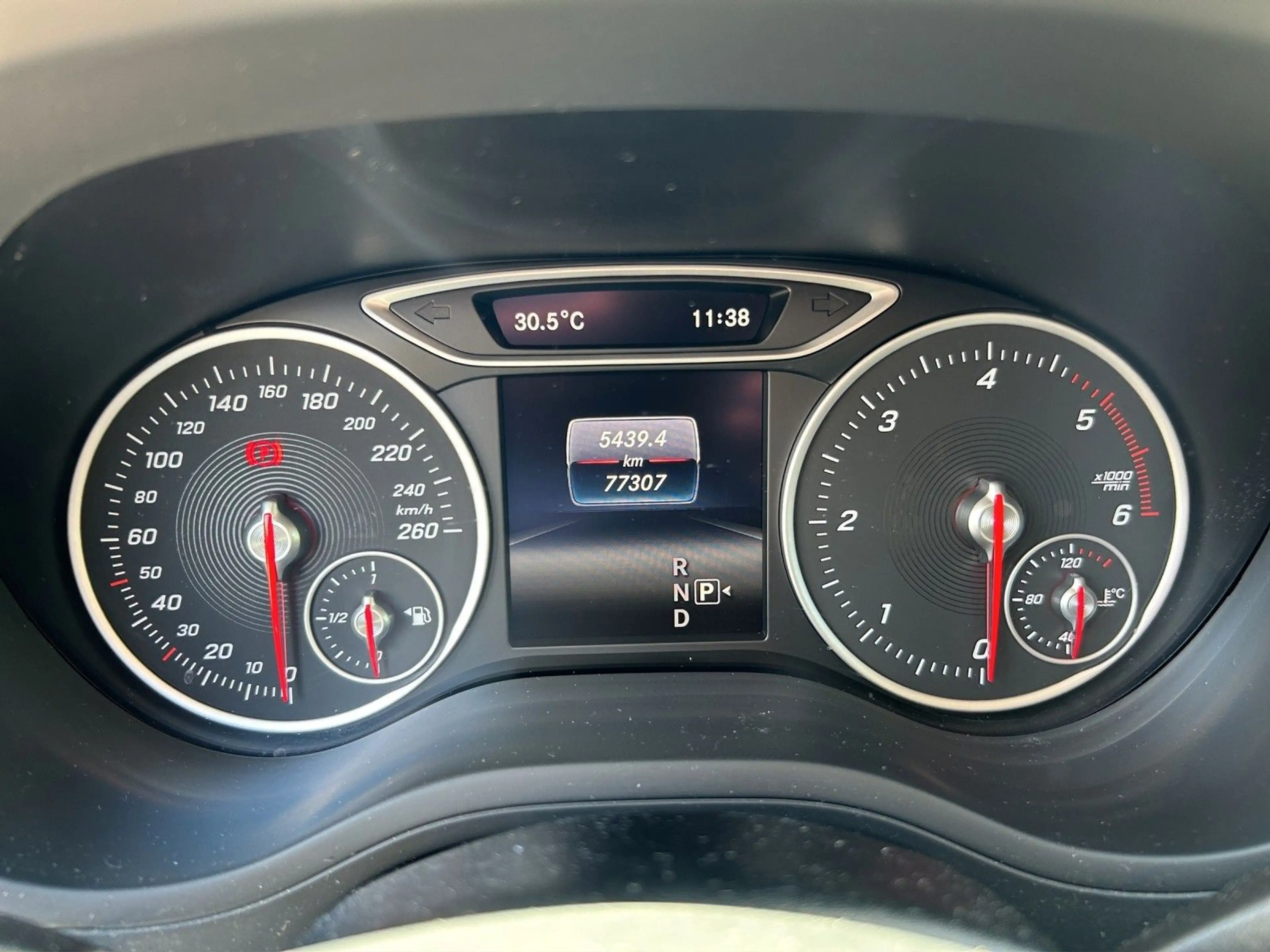 Mercedes-Benz B 200 d AUT KeyLess KlimaA LED Navi PDC ParkAss — photo 5