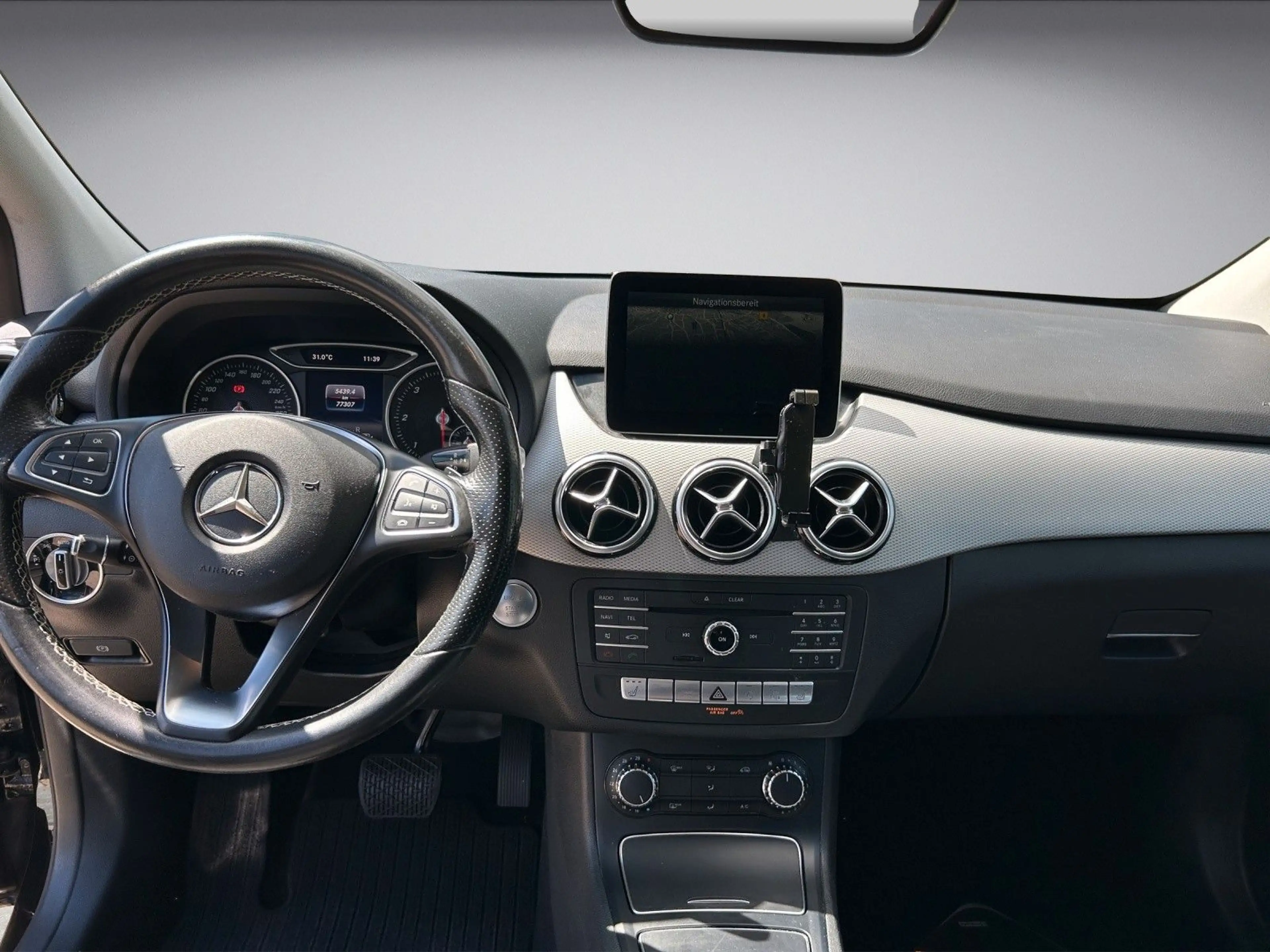 Mercedes-Benz B 200 d AUT KeyLess KlimaA LED Navi PDC ParkAss — photo 7