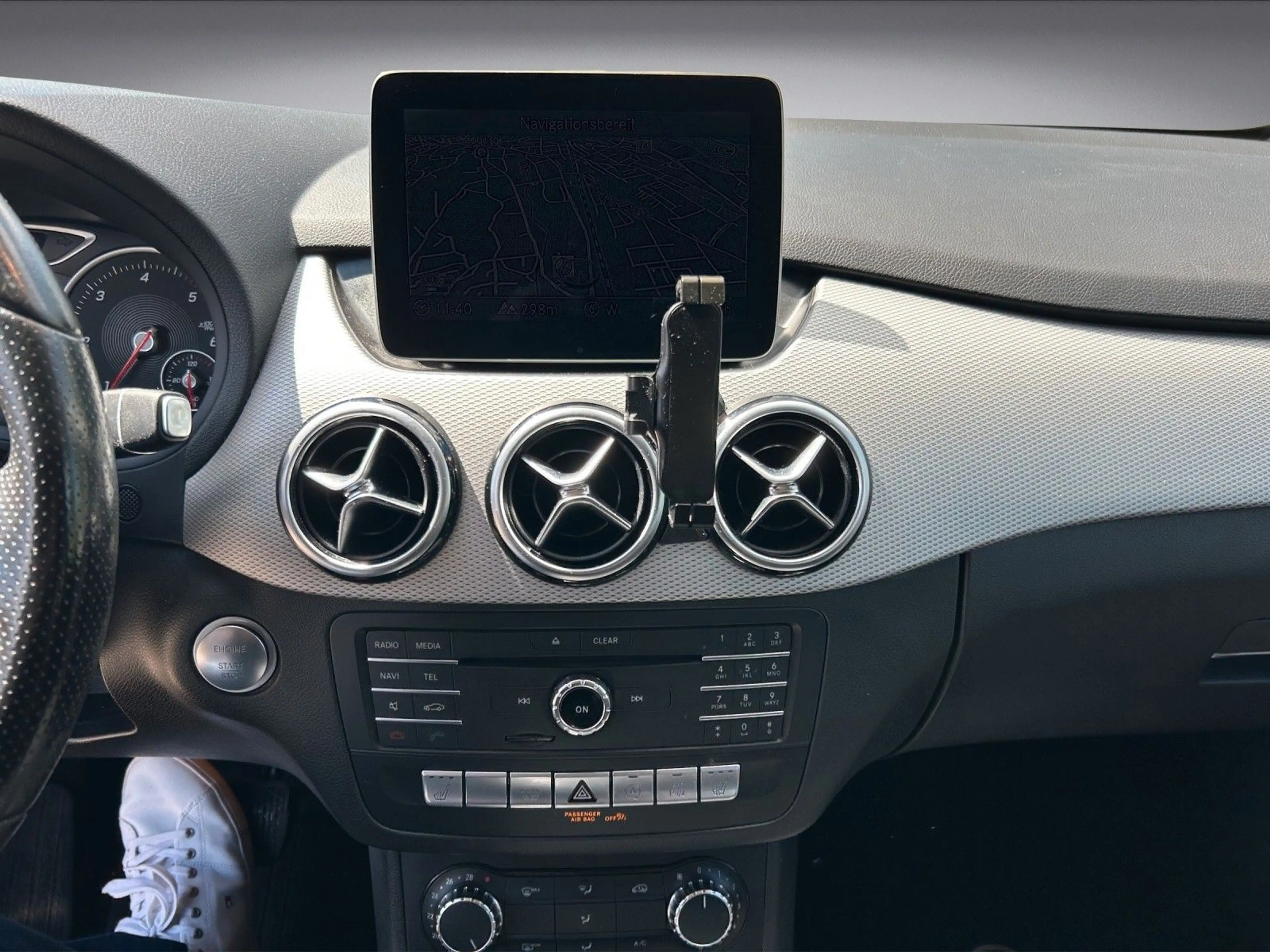 Mercedes-Benz B 200 d AUT KeyLess KlimaA LED Navi PDC ParkAss — photo 8