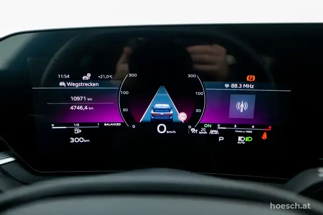 Audi A6 view 11