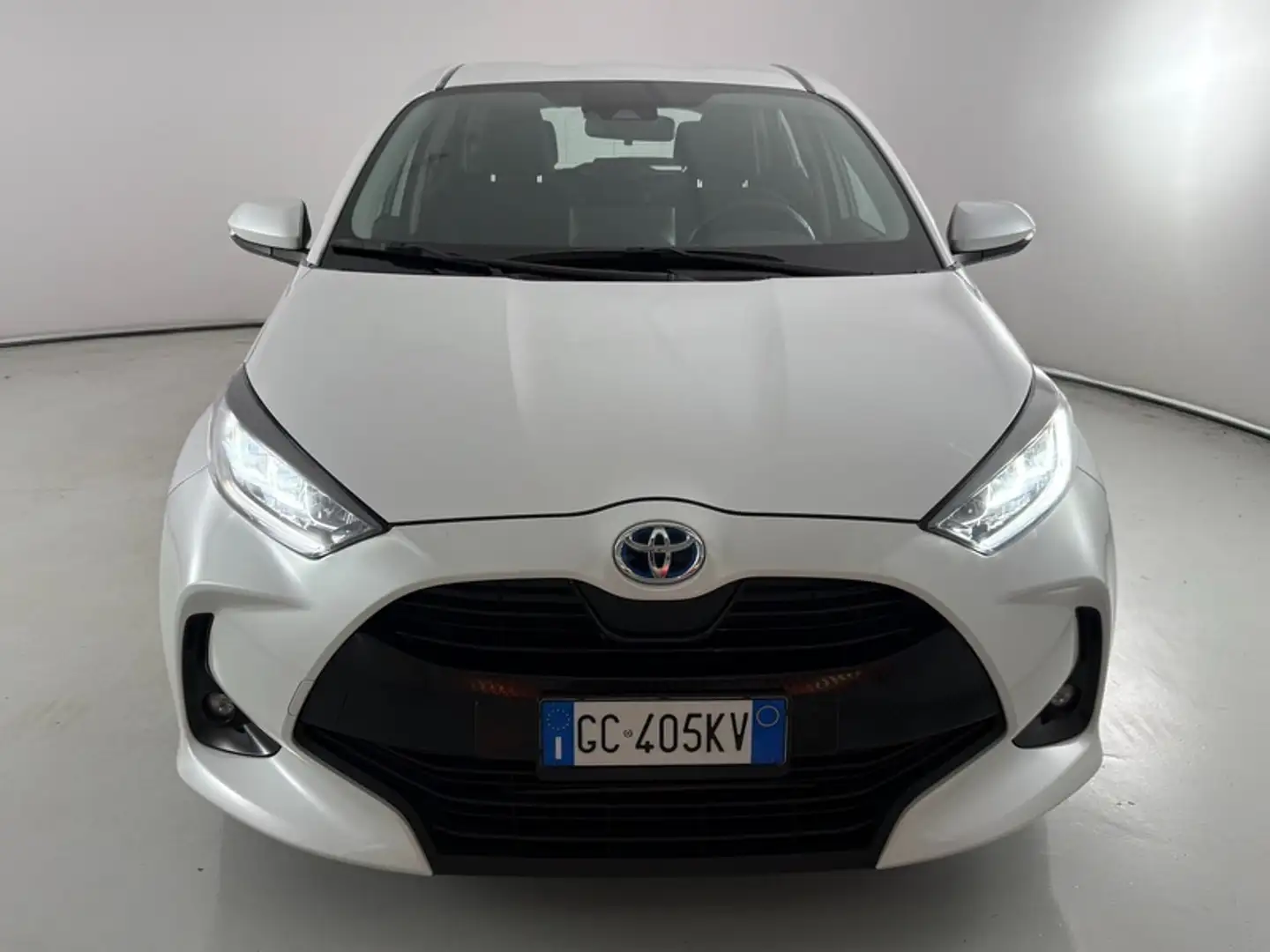 Toyota Yaris 1.5 Hybrid Trend Weiß - 2
