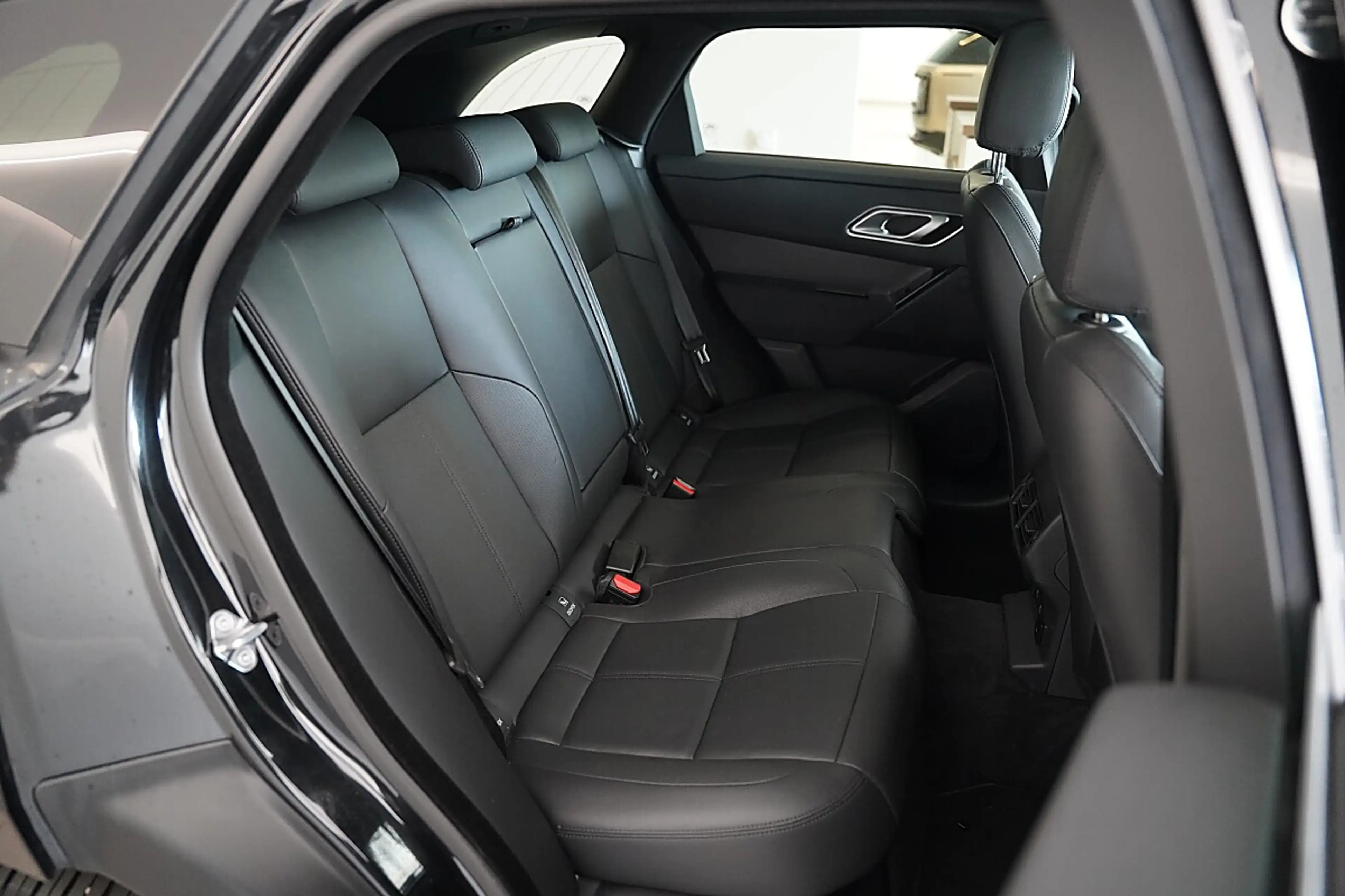 Land Rover Range Rover Velar Dynamic SE P400e — photo 5
