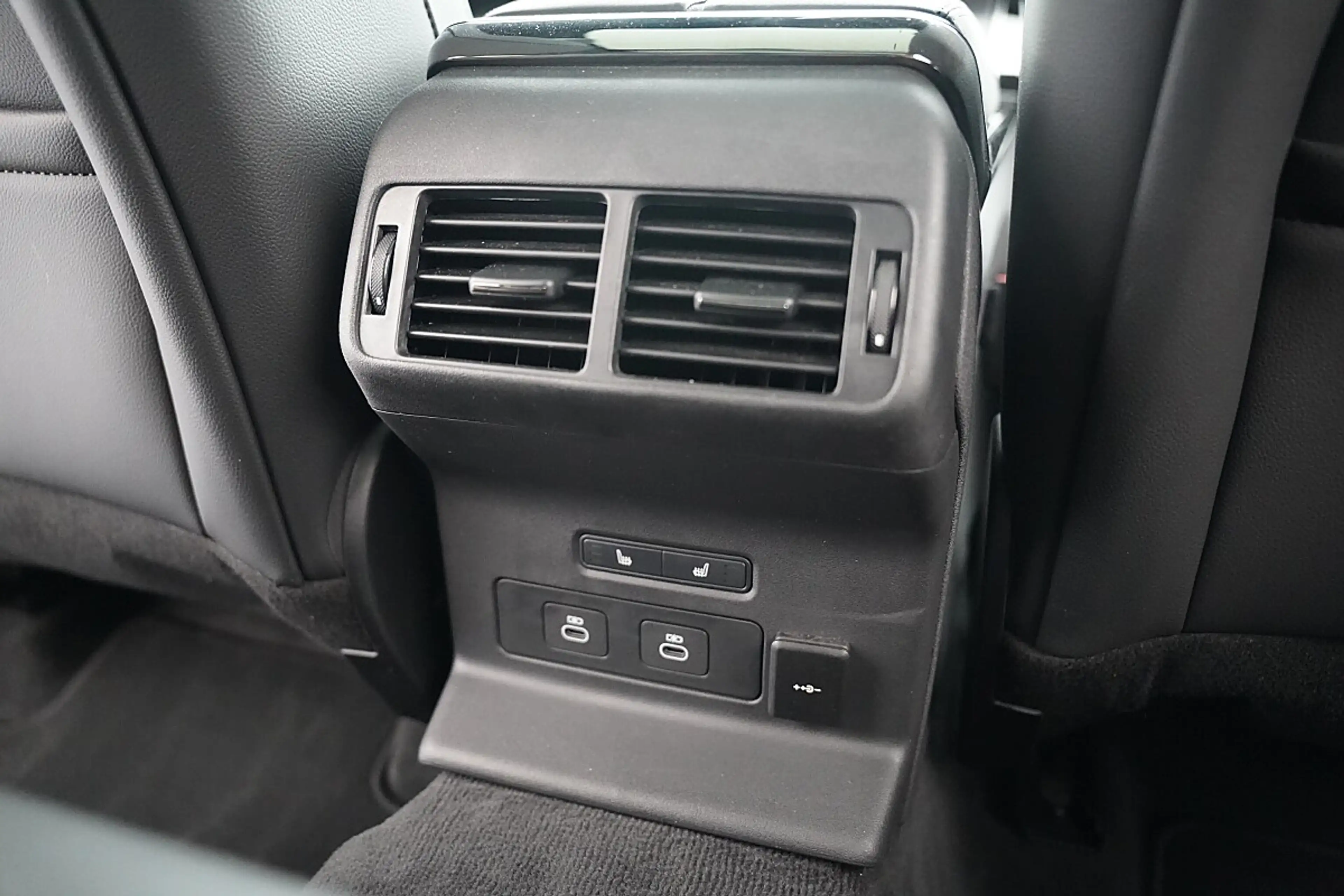 Land Rover Range Rover Velar Dynamic SE P400e — photo 6