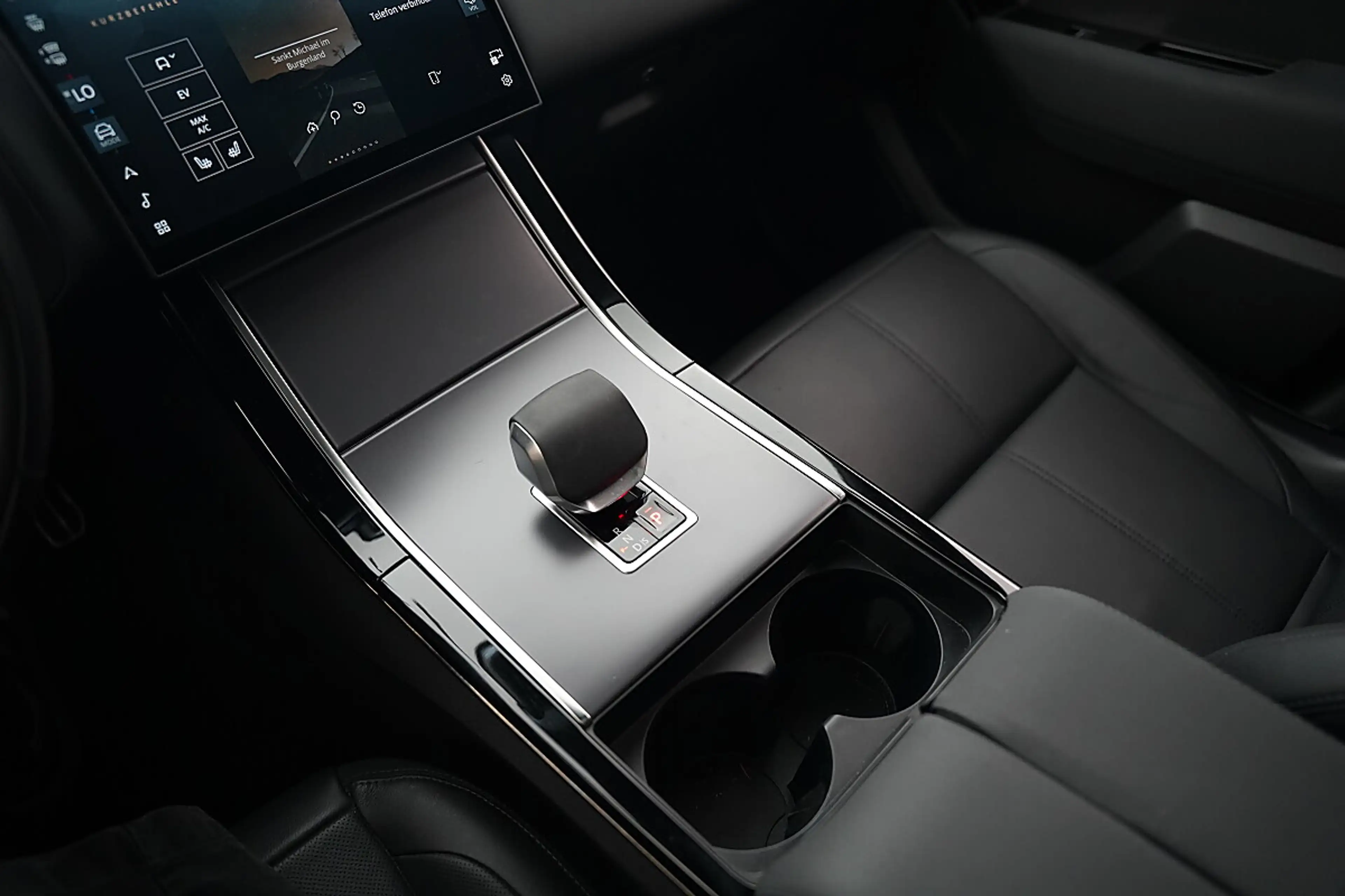 Land Rover Range Rover Velar Dynamic SE P400e — photo 15