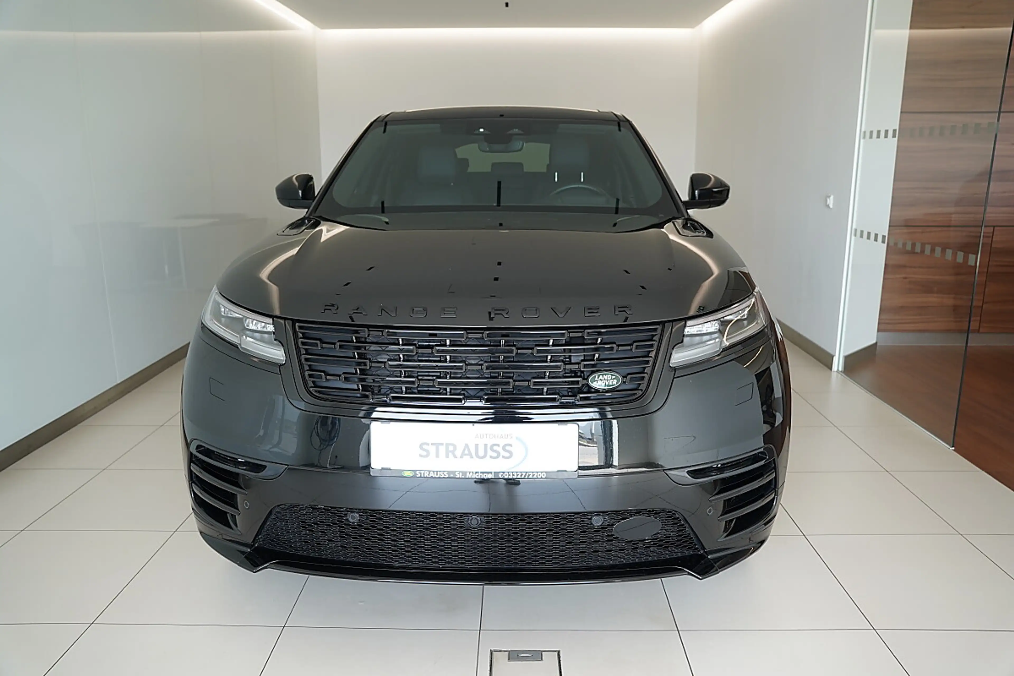 Land Rover Range Rover Velar Dynamic SE P400e — photo 2