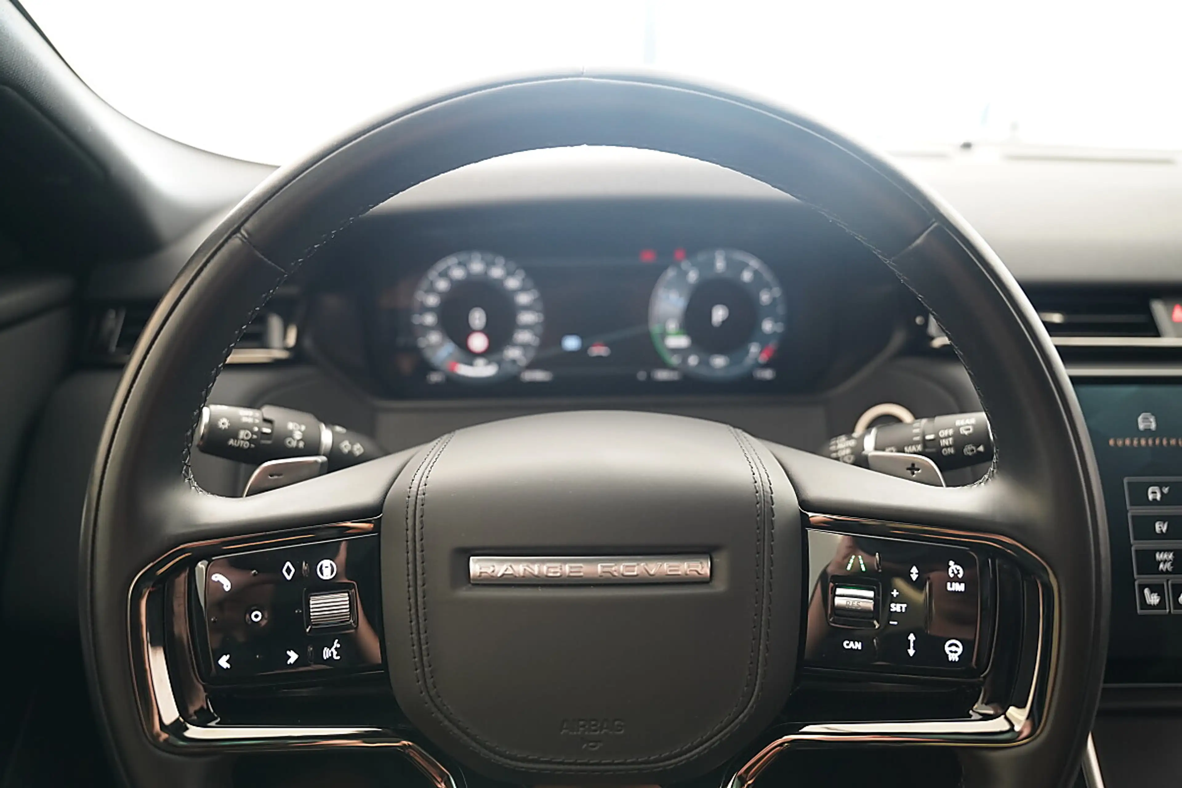Land Rover Range Rover Velar Dynamic SE P400e — photo 10