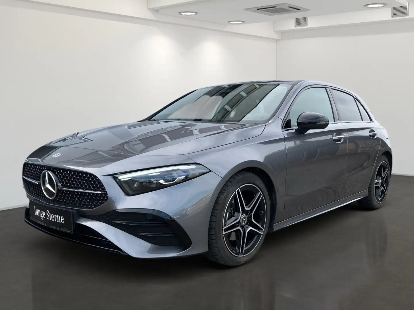 Mercedes-Benz A 180 d AMG Line Aut Grau - 2