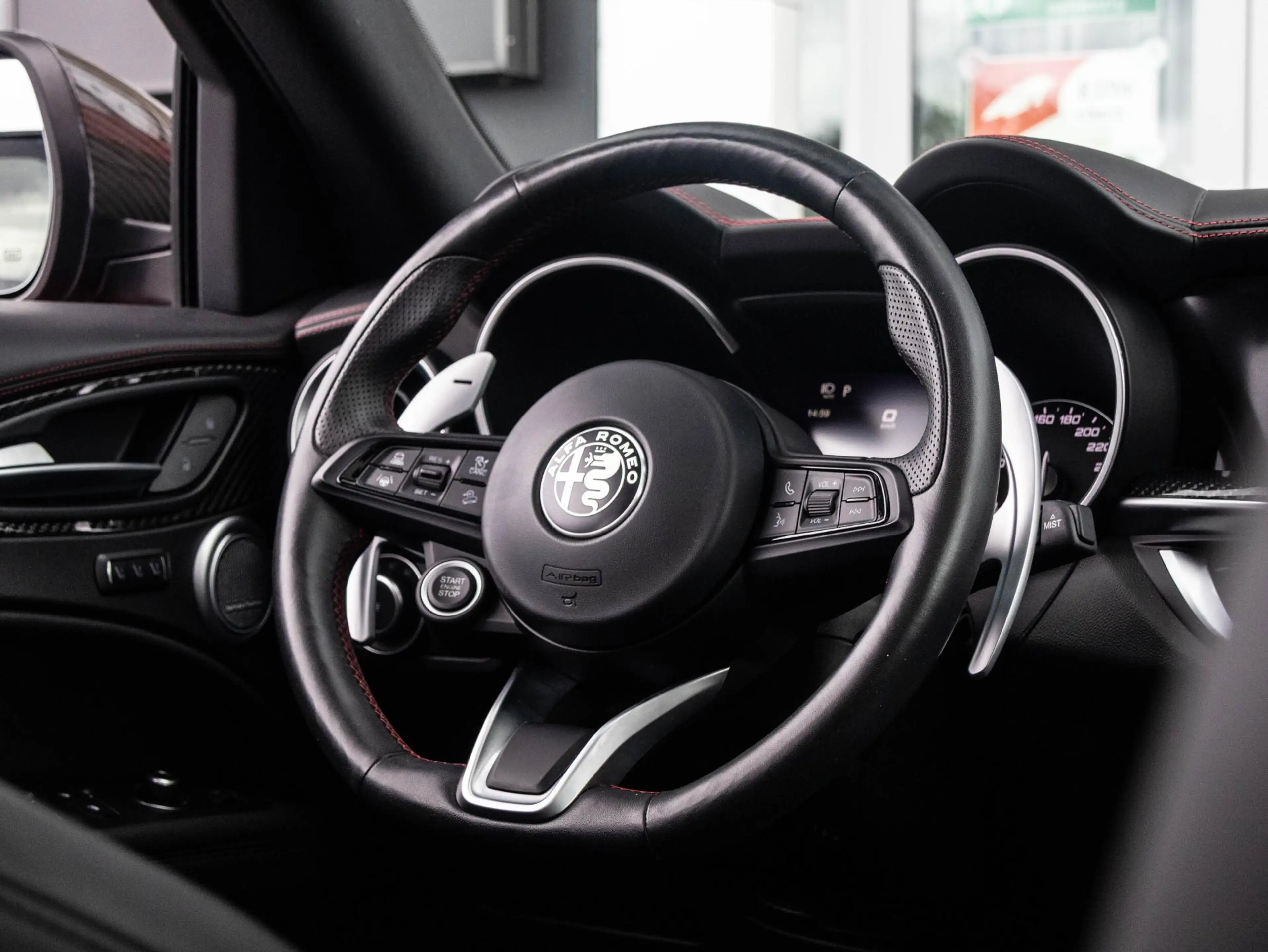 Alfa Romeo Stelvio 2.0 T AWD Estrema | Pano | Quadrifoglio Carbon int — photo 45