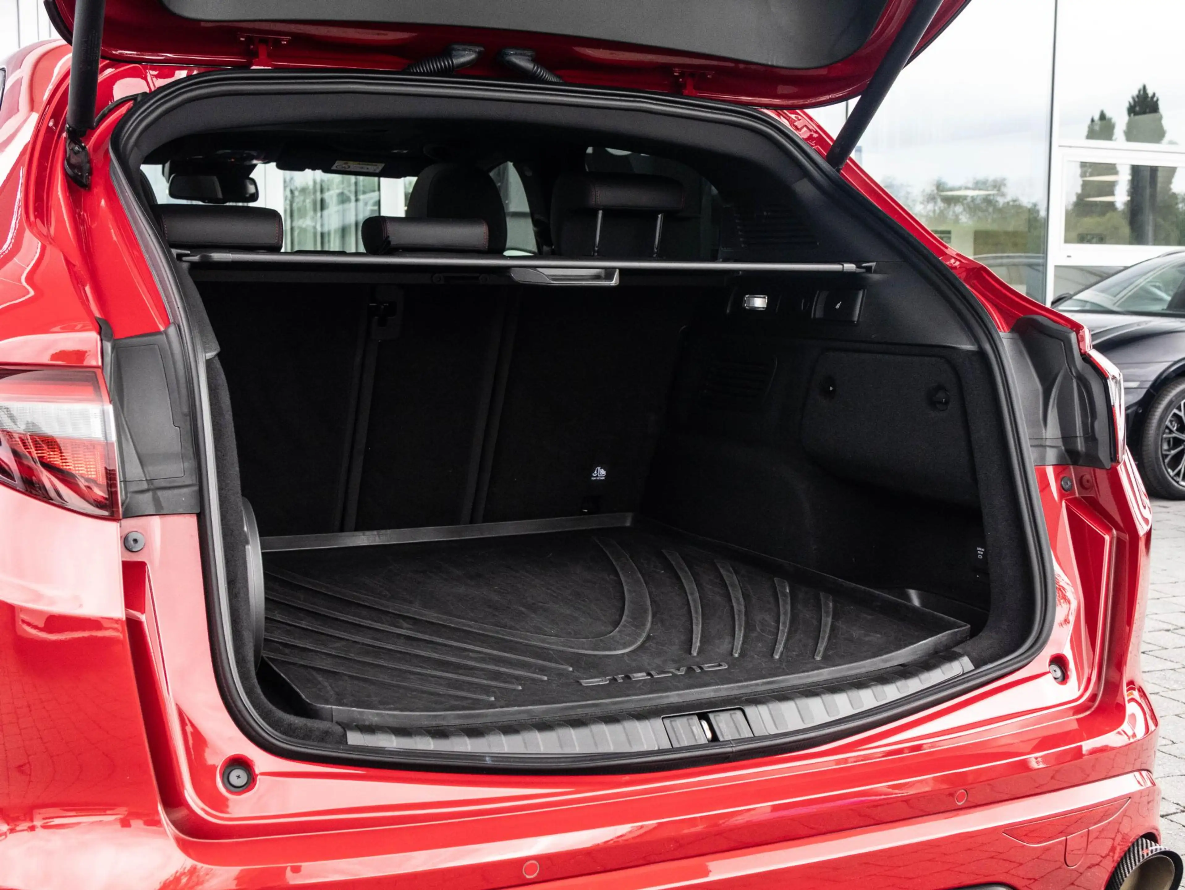 Alfa Romeo Stelvio 2.0 T AWD Estrema | Pano | Quadrifoglio Carbon int — photo 25