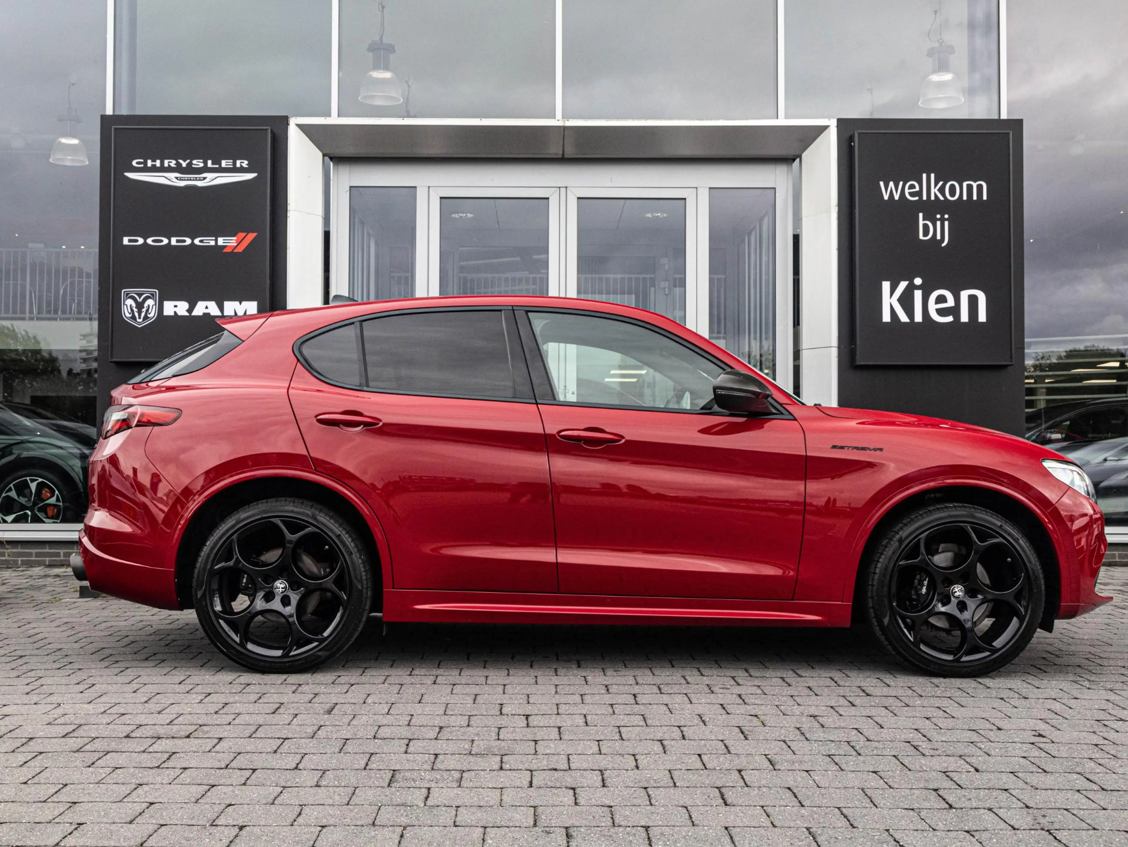 Alfa Romeo Stelvio 2.0 T AWD Estrema | Pano | Quadrifoglio Carbon int — photo 4