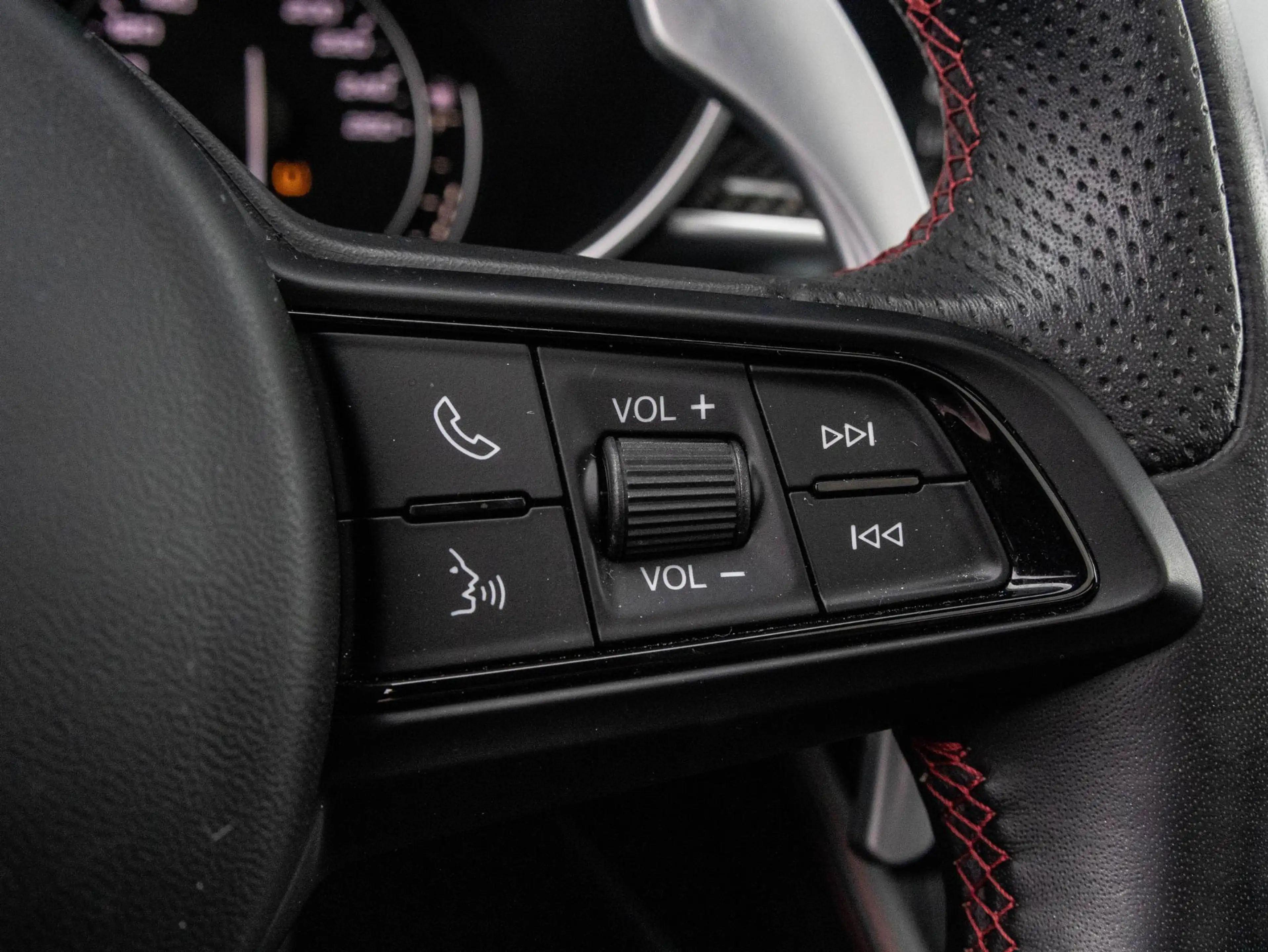 Alfa Romeo Stelvio 2.0 T AWD Estrema | Pano | Quadrifoglio Carbon int — photo 16