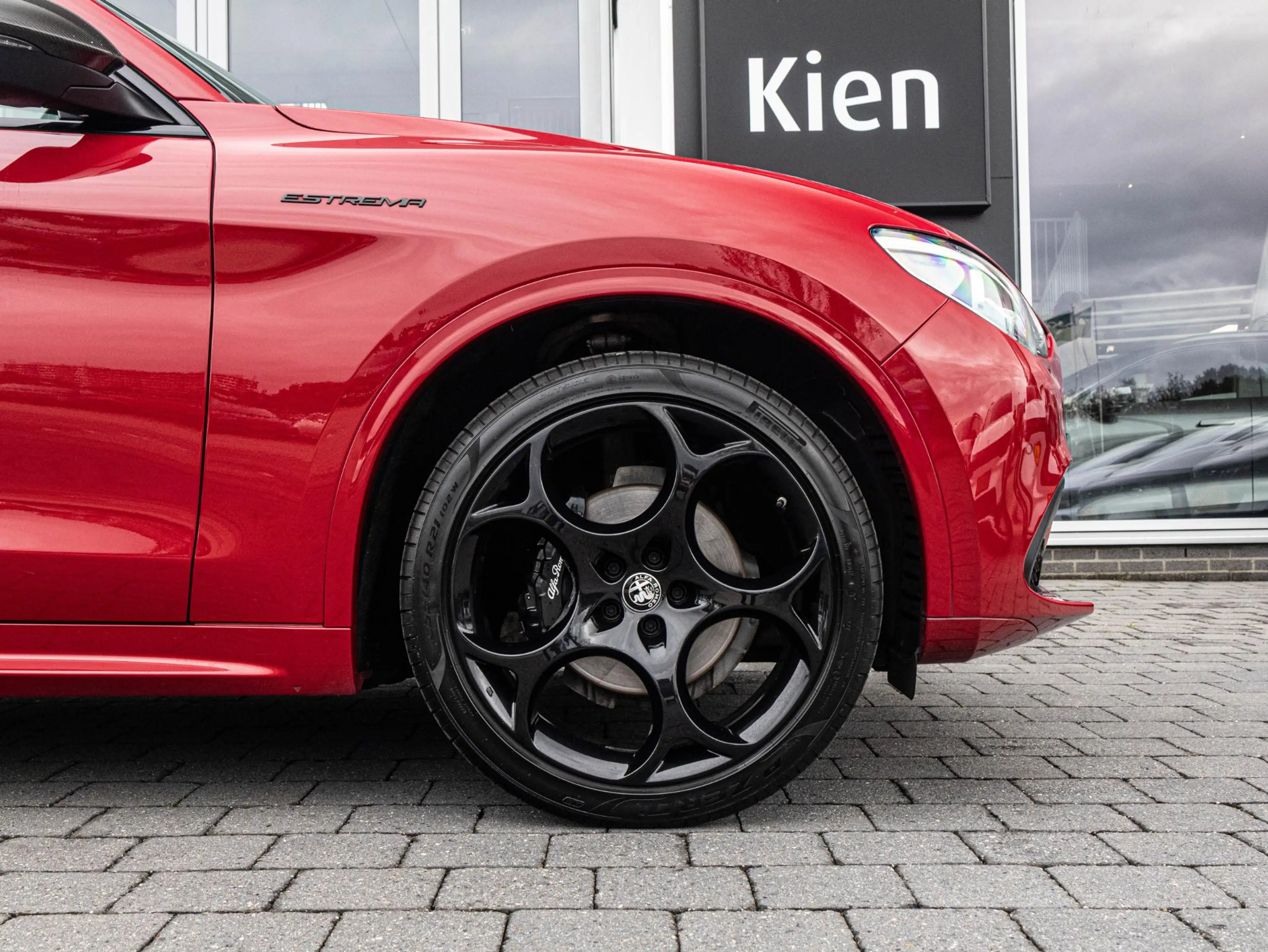 Alfa Romeo Stelvio 2.0 T AWD Estrema | Pano | Quadrifoglio Carbon int — photo 6