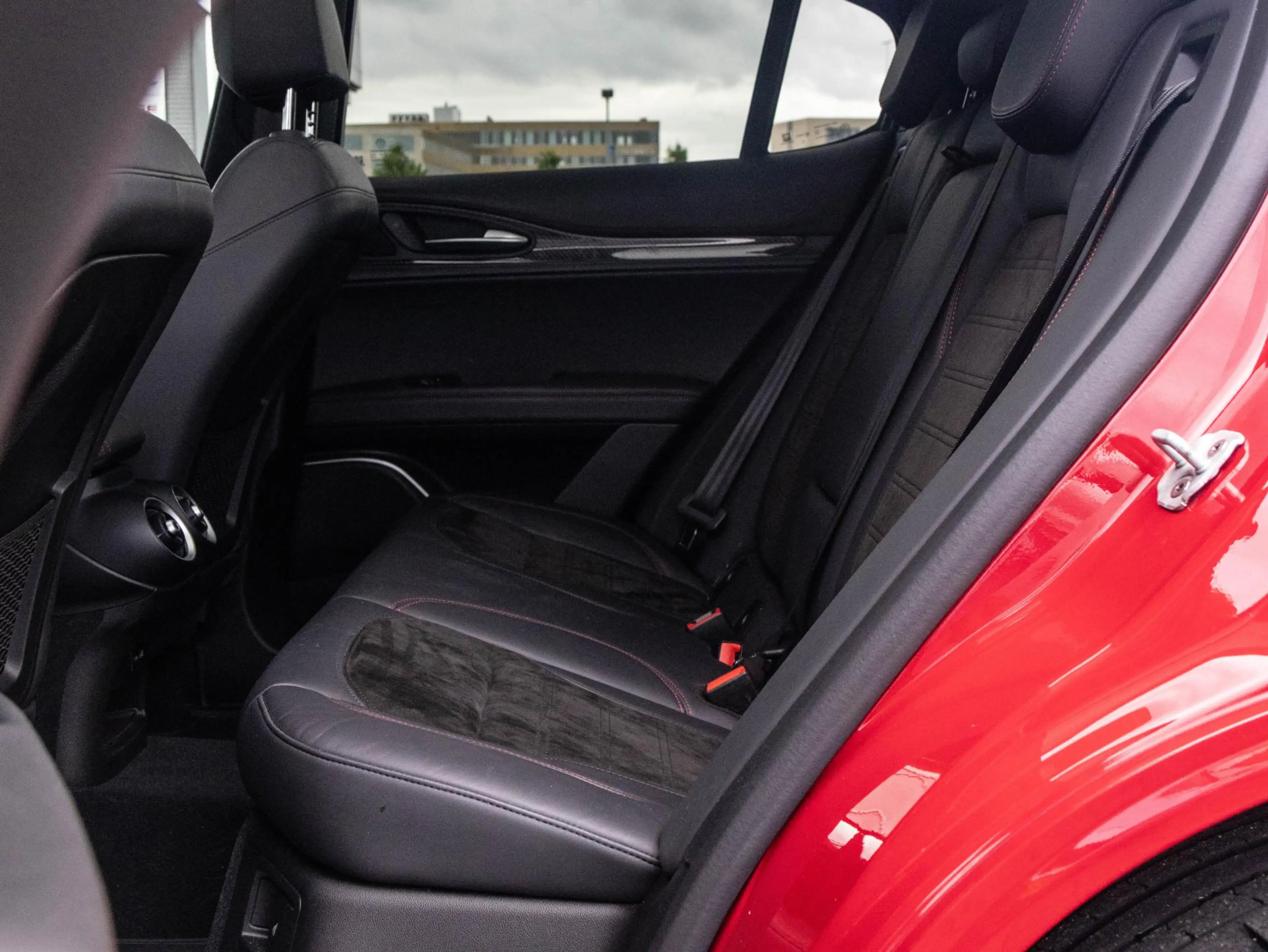 Alfa Romeo Stelvio 2.0 T AWD Estrema | Pano | Quadrifoglio Carbon int — photo 10