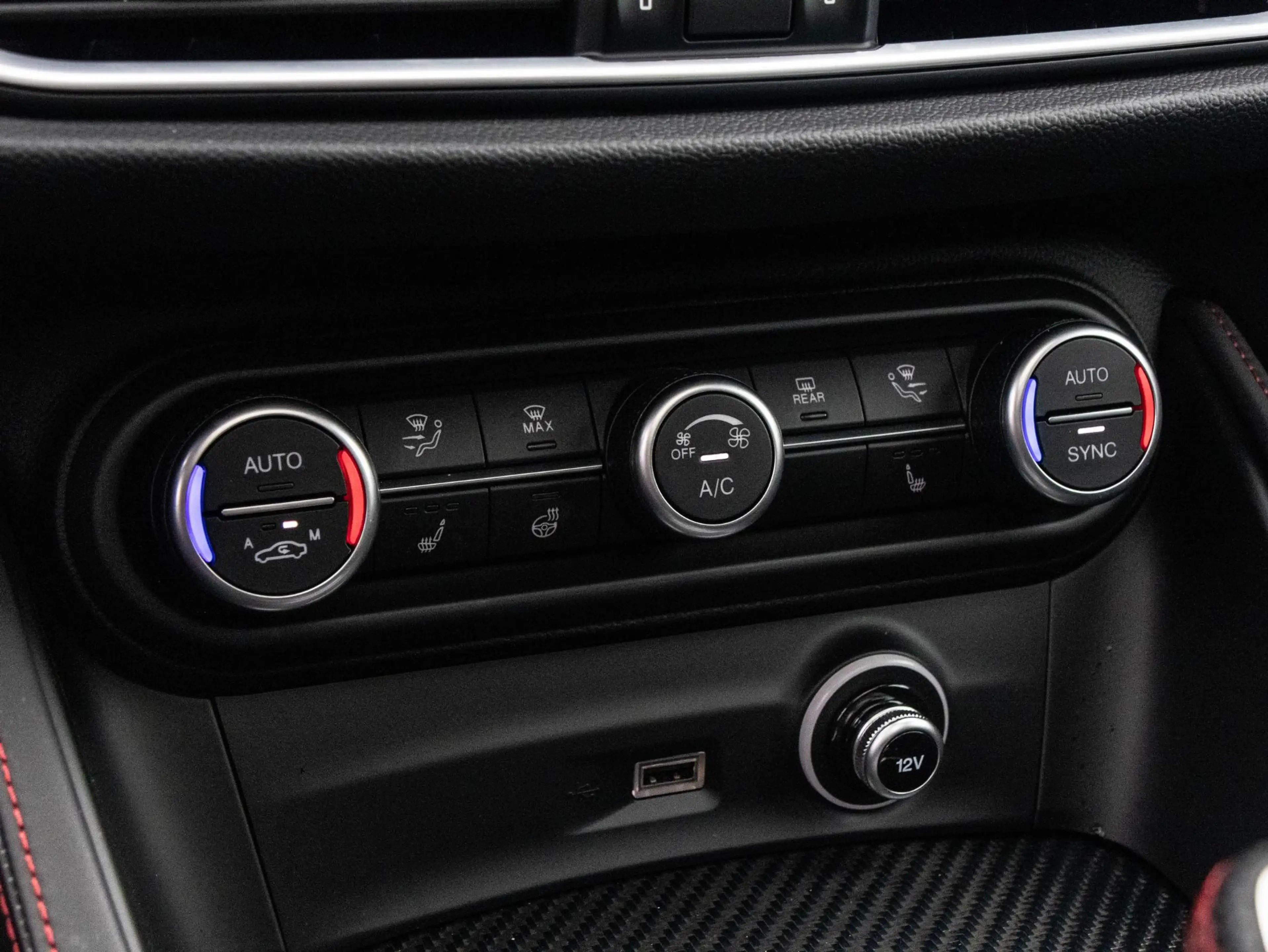 Alfa Romeo Stelvio 2.0 T AWD Estrema | Pano | Quadrifoglio Carbon int — photo 44