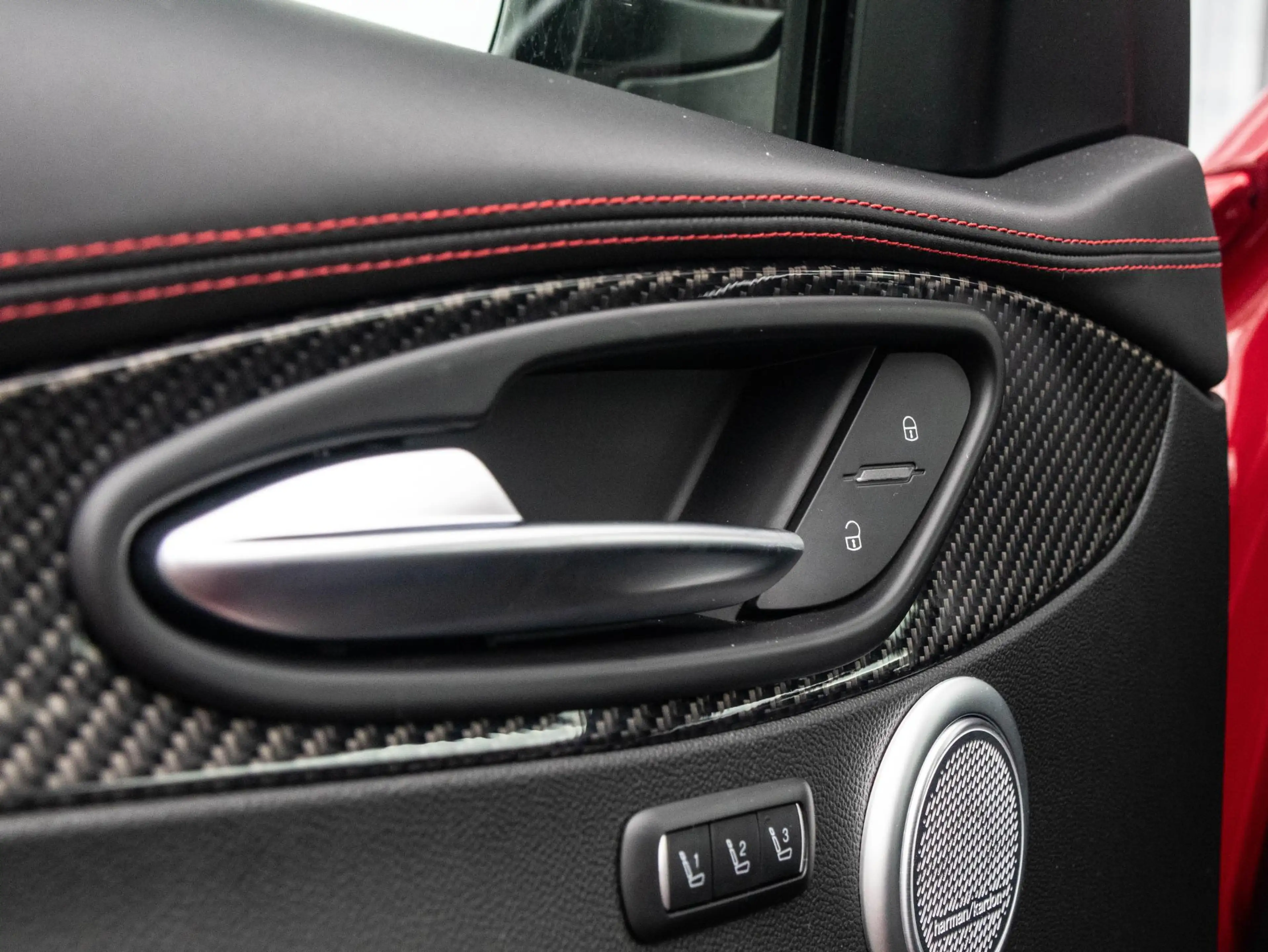 Alfa Romeo Stelvio 2.0 T AWD Estrema | Pano | Quadrifoglio Carbon int — photo 38