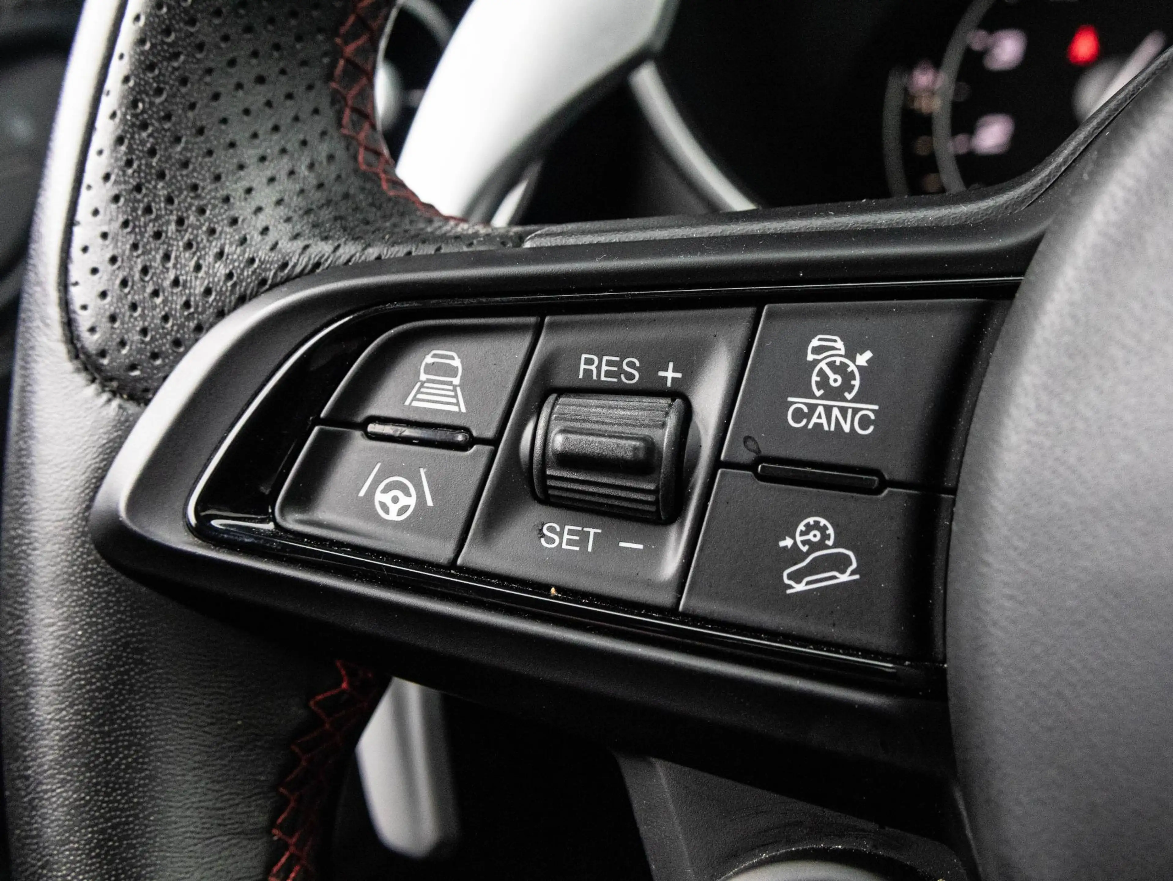 Alfa Romeo Stelvio 2.0 T AWD Estrema | Pano | Quadrifoglio Carbon int — photo 13