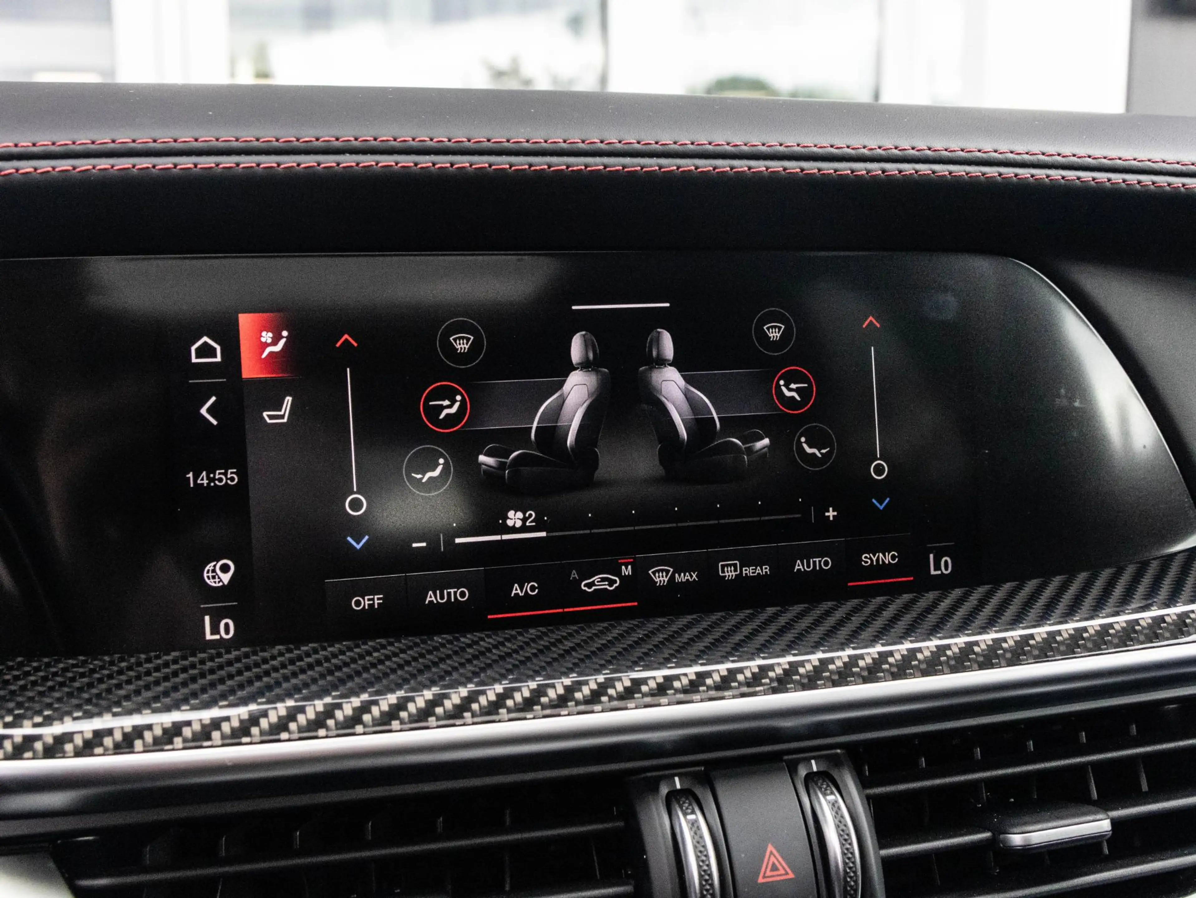 Alfa Romeo Stelvio 2.0 T AWD Estrema | Pano | Quadrifoglio Carbon int — photo 12