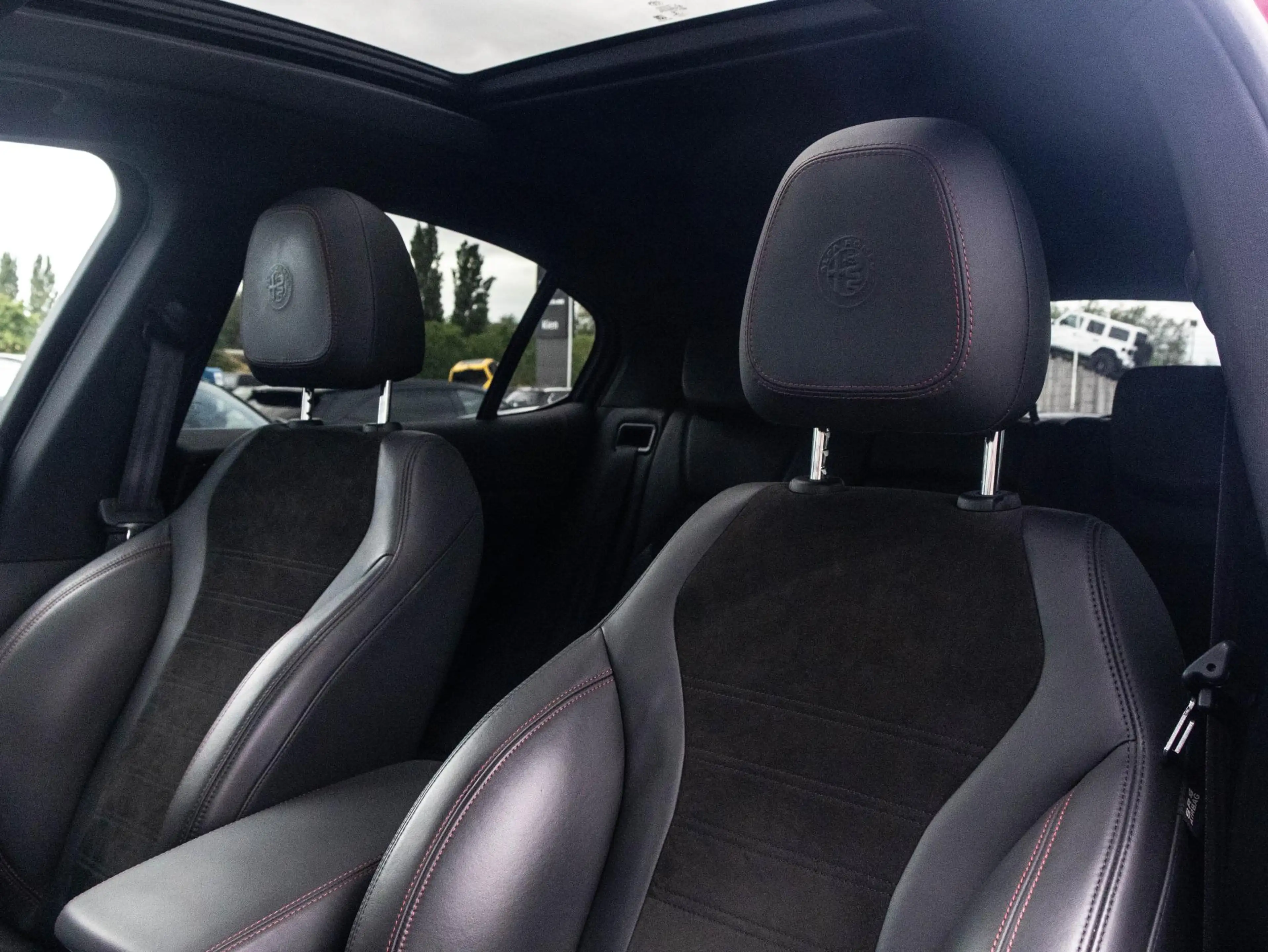 Alfa Romeo Stelvio 2.0 T AWD Estrema | Pano | Quadrifoglio Carbon int — photo 9
