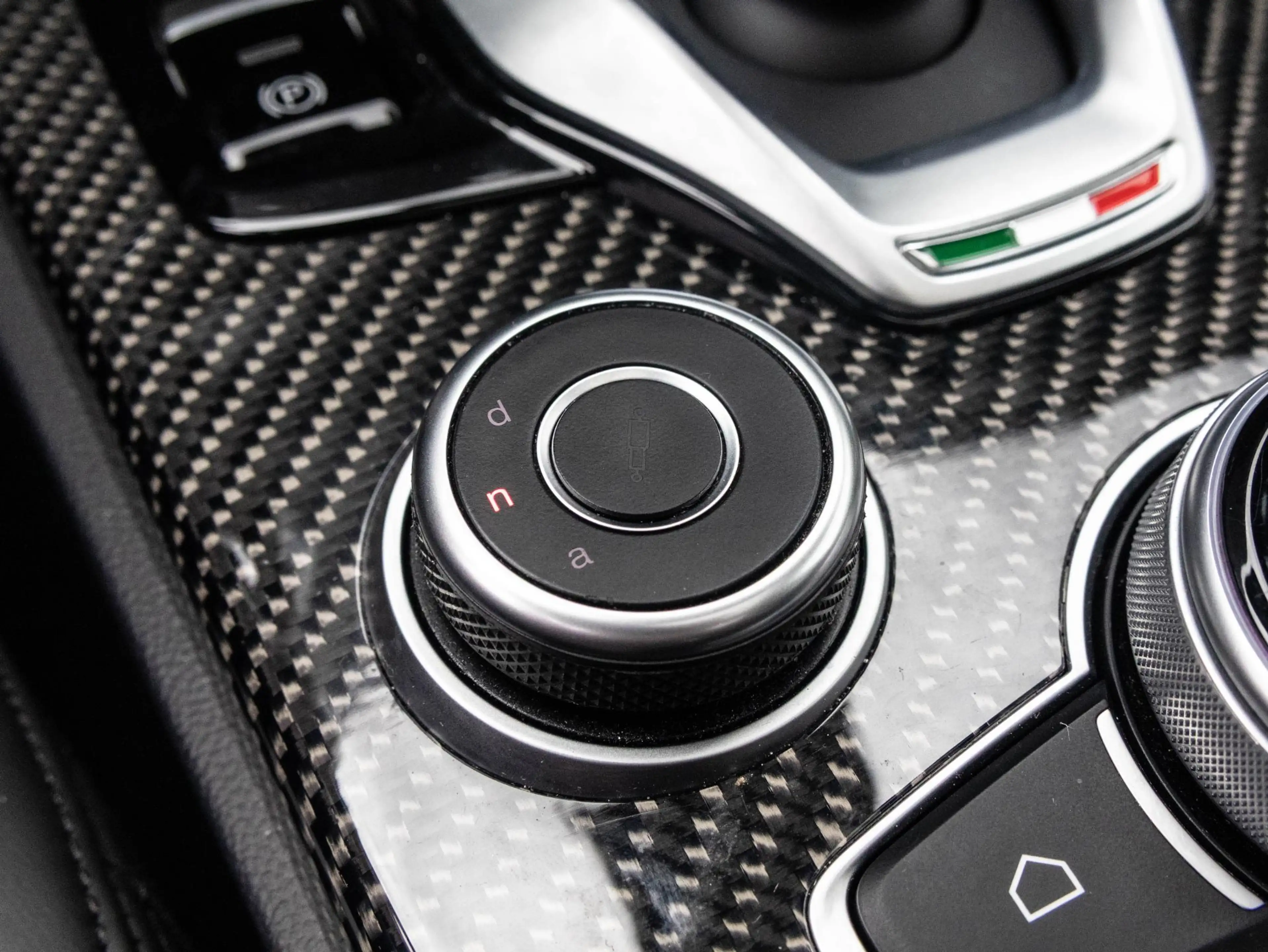 Alfa Romeo Stelvio 2.0 T AWD Estrema | Pano | Quadrifoglio Carbon int — photo 32