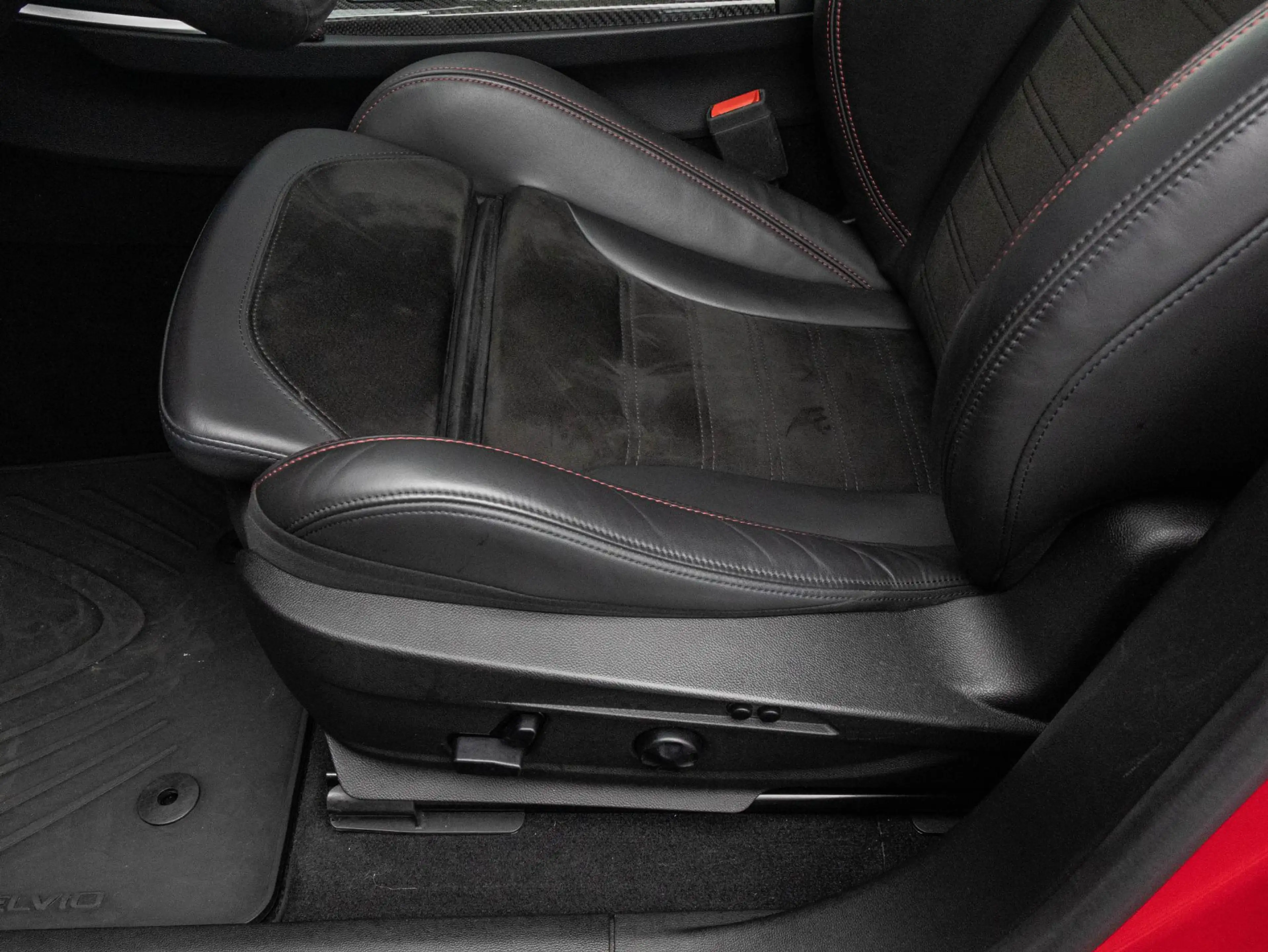 Alfa Romeo Stelvio 2.0 T AWD Estrema | Pano | Quadrifoglio Carbon int — photo 28