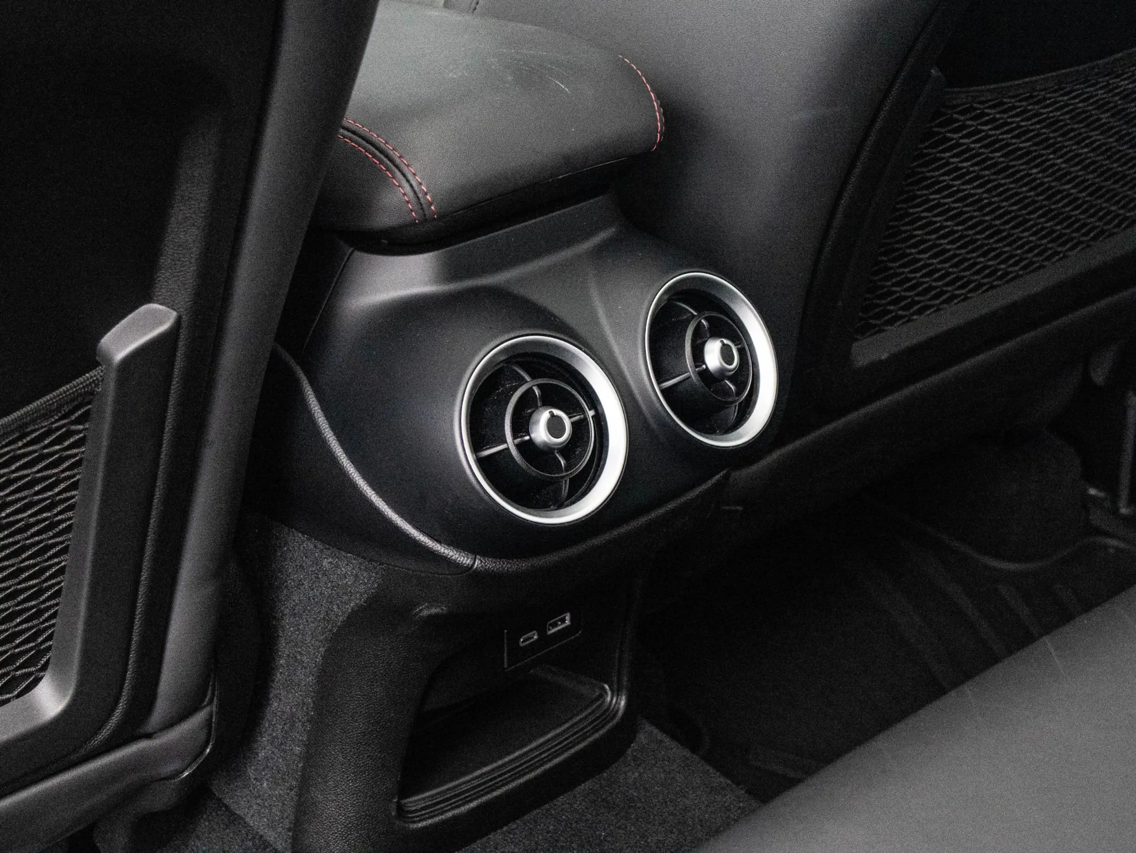 Alfa Romeo Stelvio 2.0 T AWD Estrema | Pano | Quadrifoglio Carbon int — photo 46