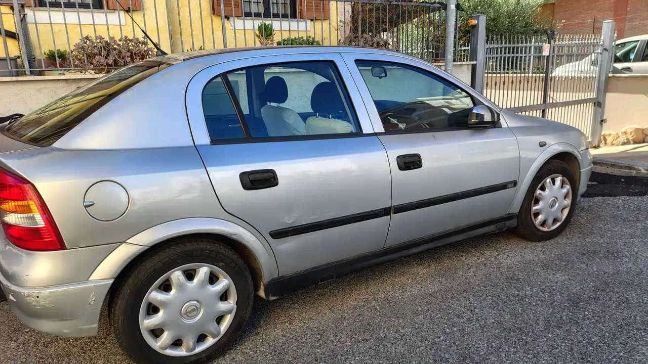Opel Astra 5p 1.6i 16v CDX, foto 7