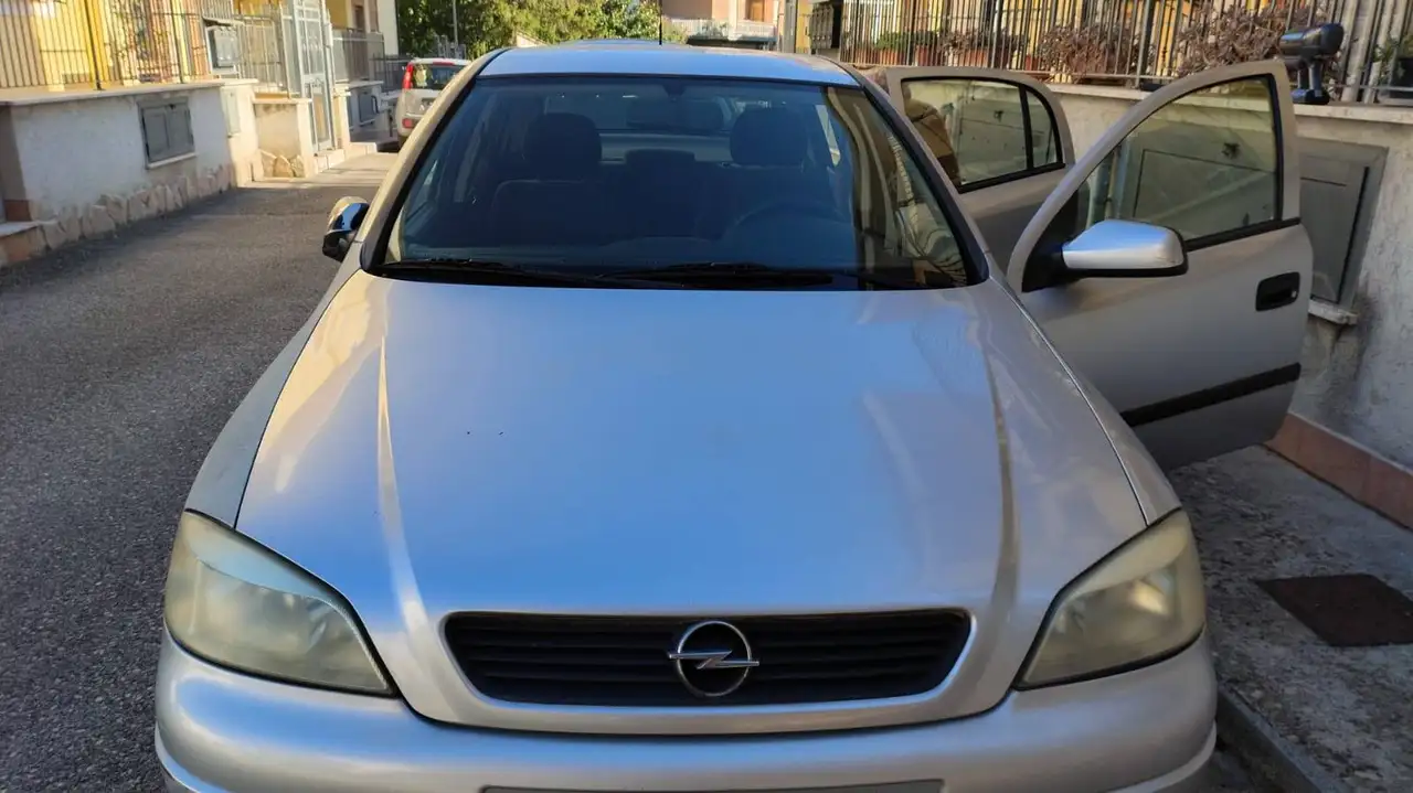Opel Astra 5p 1.6i 16v CDX, foto 1