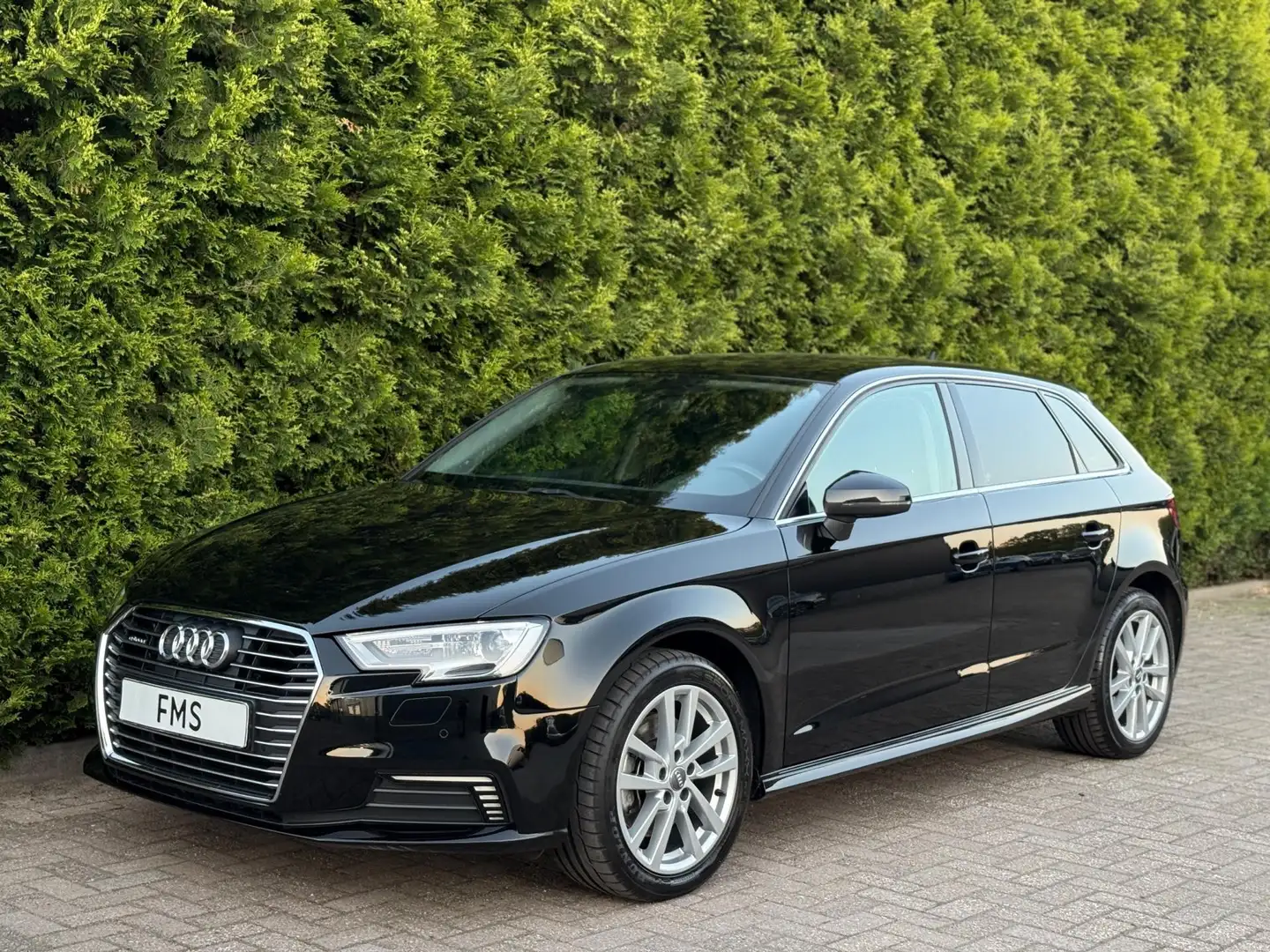 Audi A3 Sportback 40 e-tron Advance Sport Camera CarPlay Černá - 1
