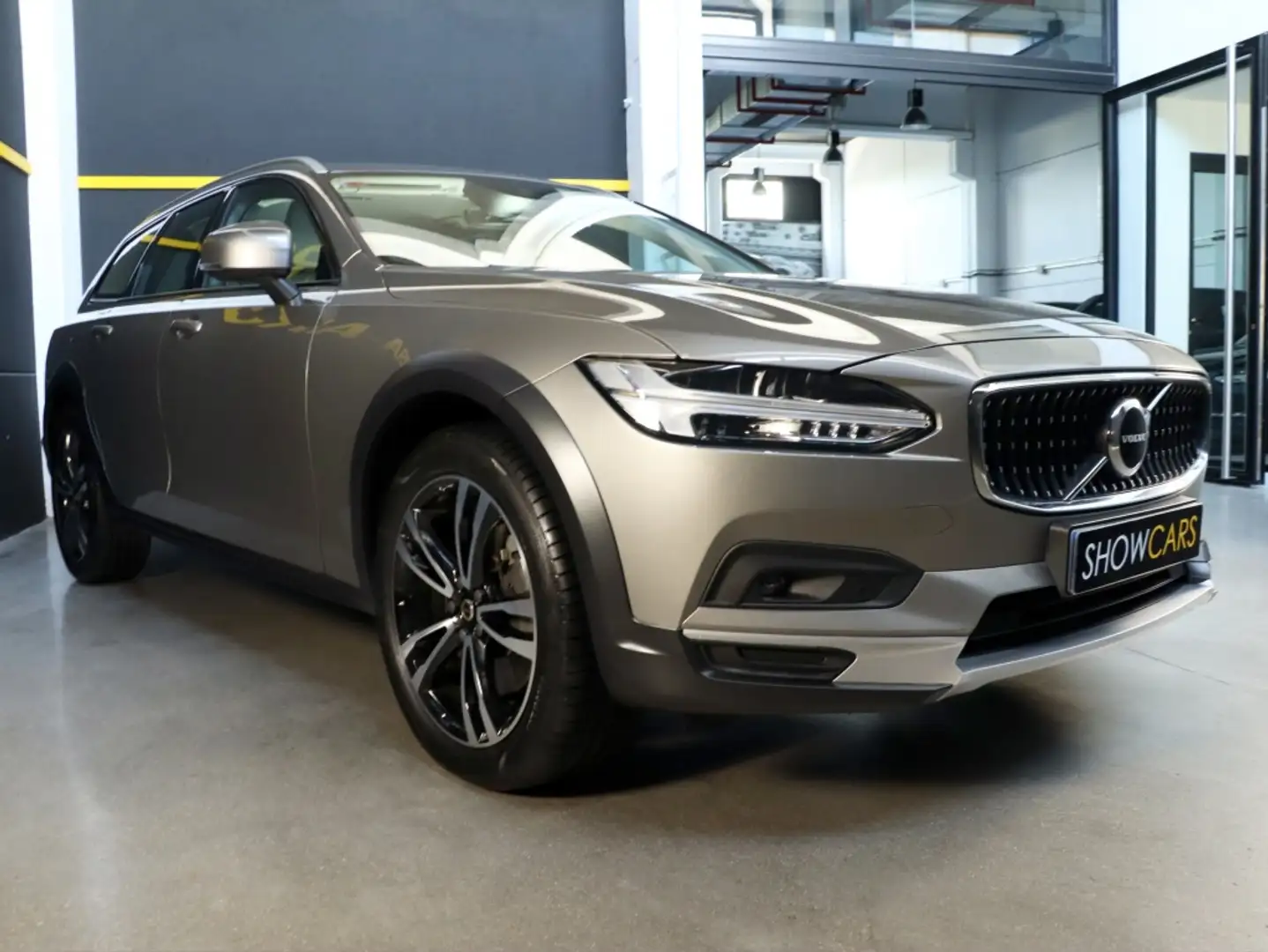 Volvo V90 Cross Country B4 Pro AWD Aut. Beige - 2