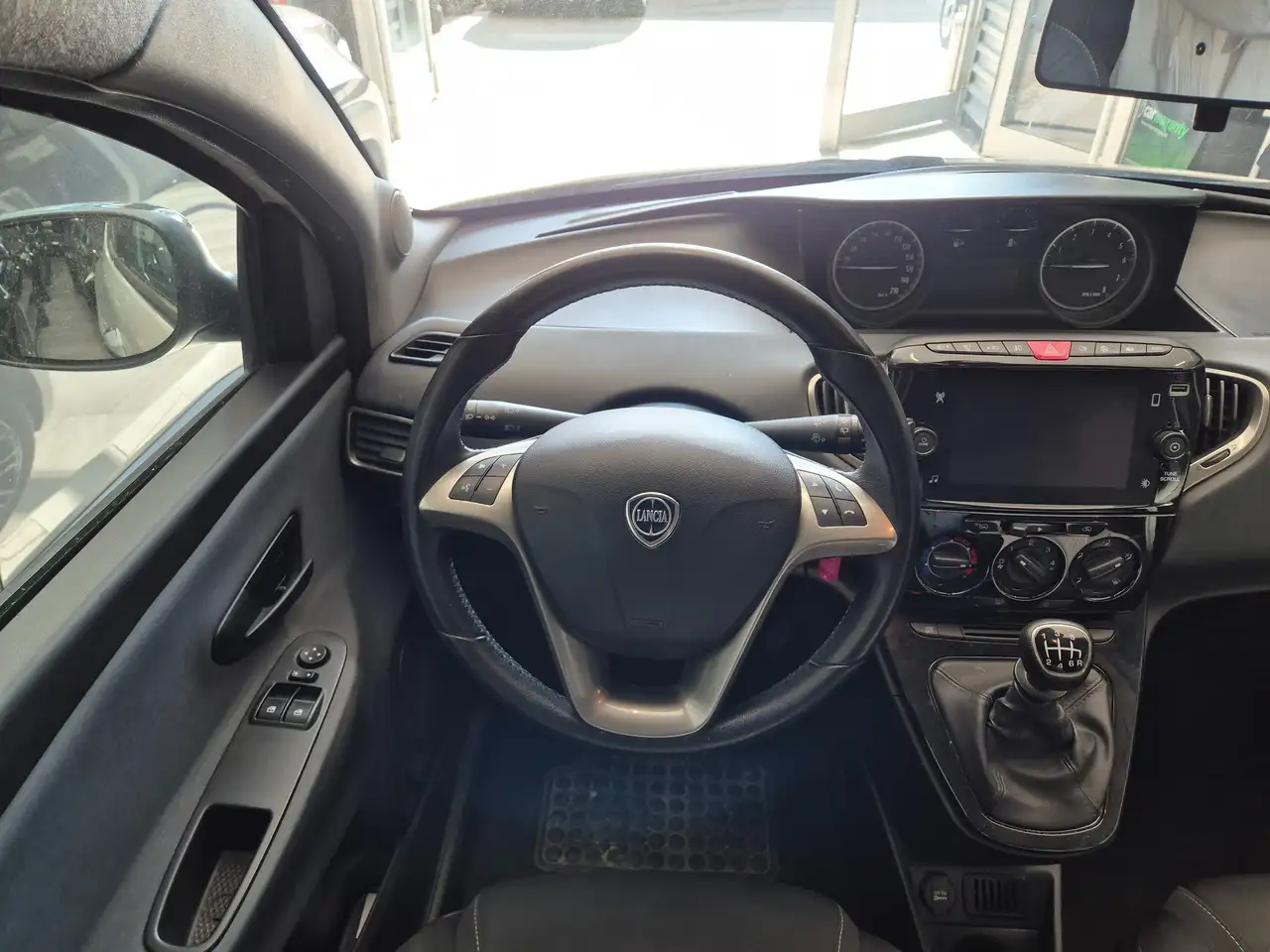 Lancia Ypsilon 2022 — фото 12